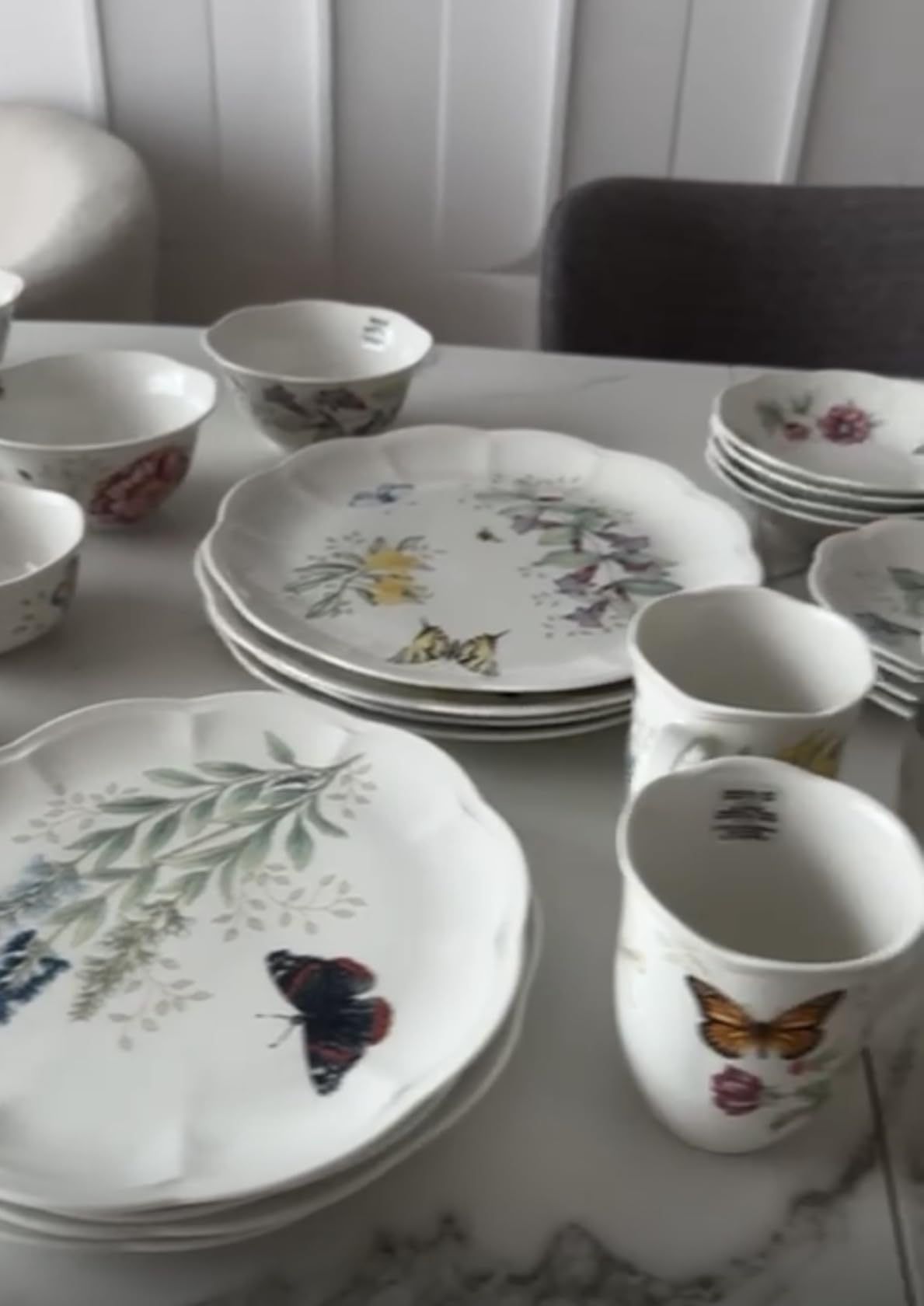 Lenox Butterfly Meadow Porcelain 28-Piece Dinnerware Set for 4 customer photo 1