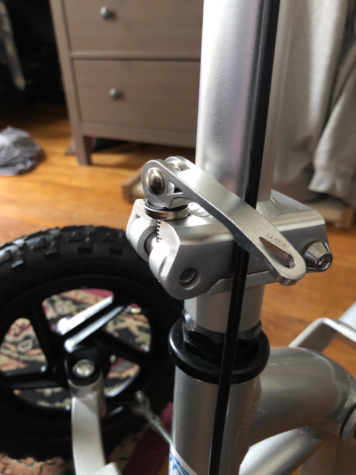 KneeRover PRO All Terrain Knee Scooter with Shock Absorber, Silver customer photo 1