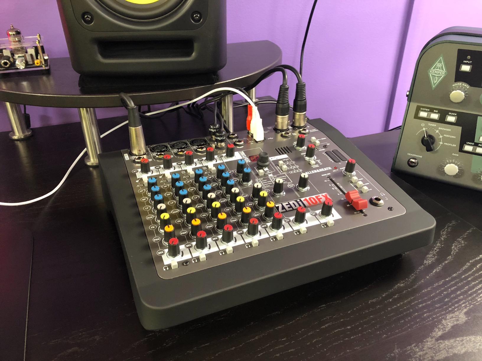 Allen & Heath ZEDi-10FX - Compact Hybrid Audio Mixer/4x4 USB Interface with 61 Studio Quality FX (AH-ZEDi-10FX),Black customer photo 2