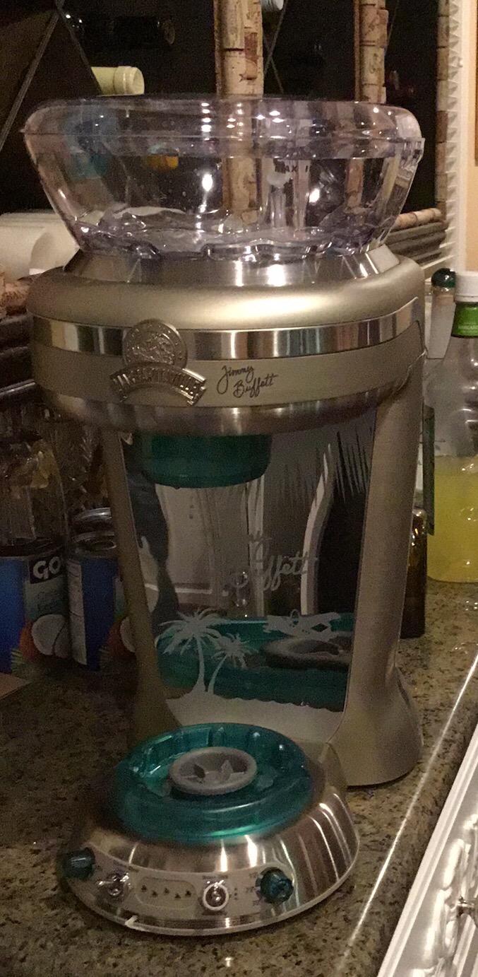 Margaritaville Jimmy Buffet Signature Edition Frozen Concoction Maker, DM1946 customer photo 1