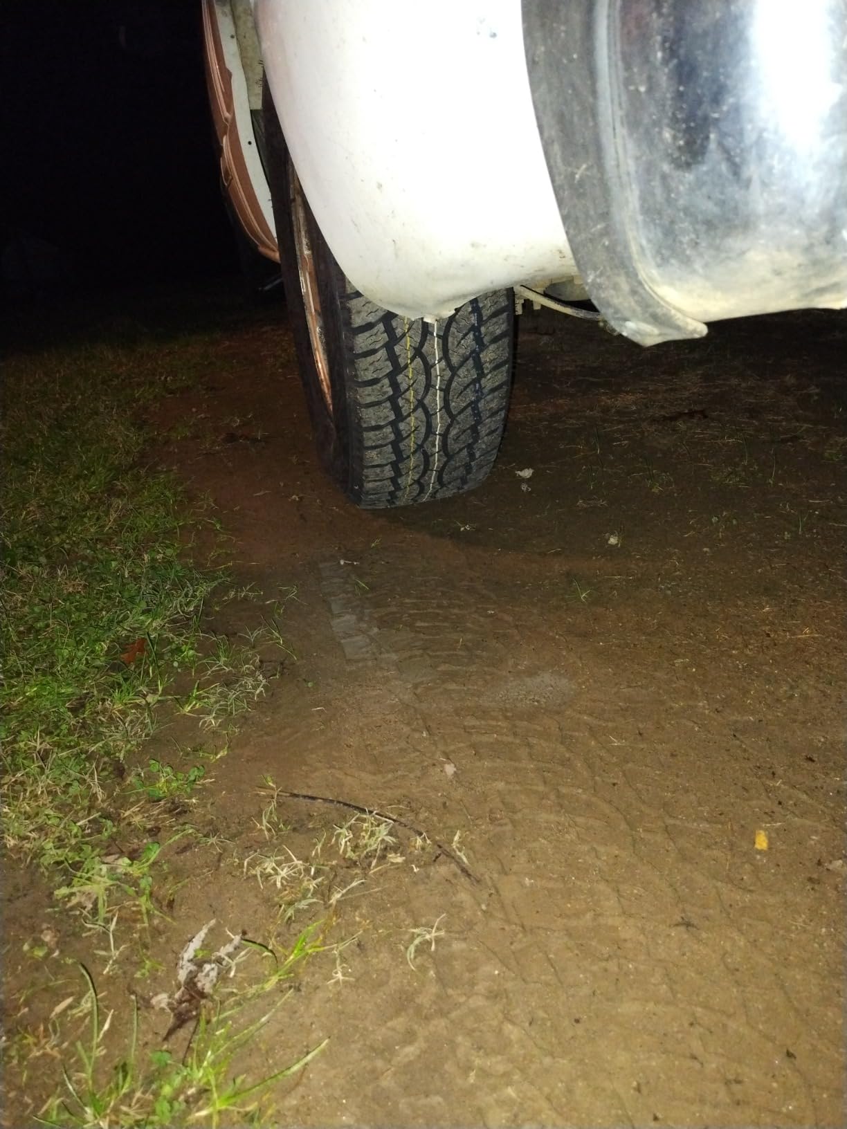 ATTURO Trail Blade A/T All-Terrain Tire, 265/70R18 116T customer photo 2