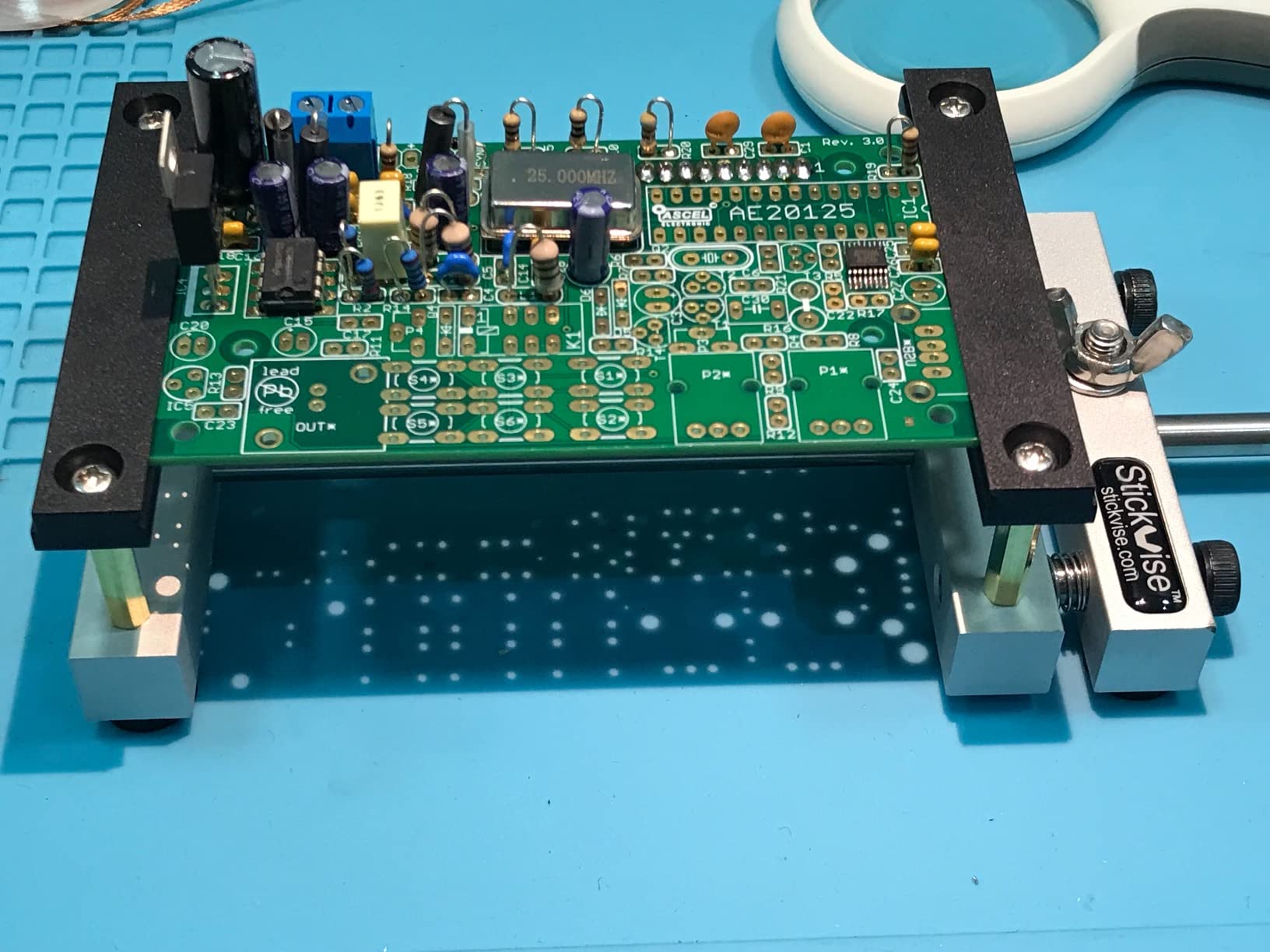 PCB Vise with Standard Nylon Jaws Grey customer photo 1