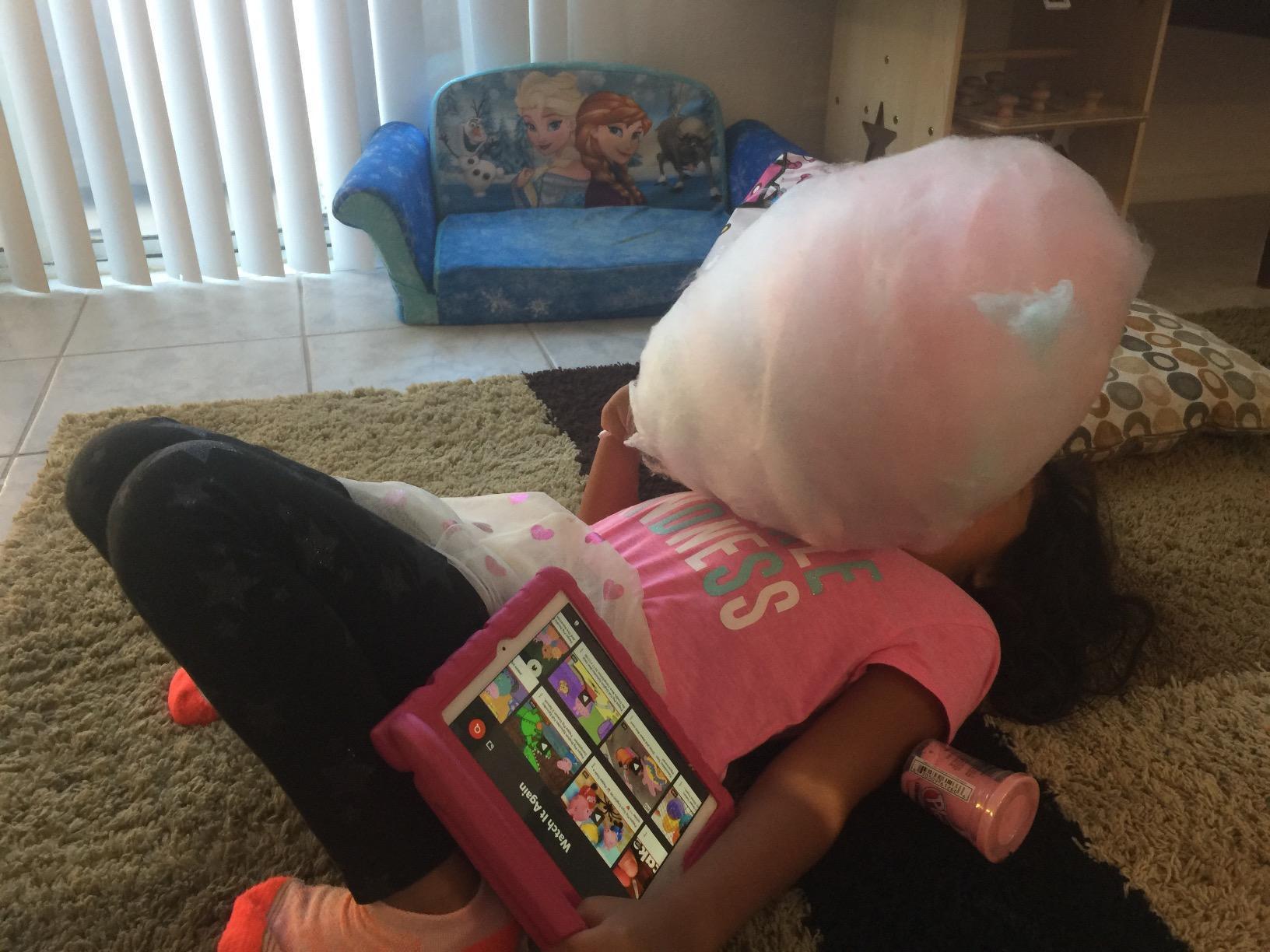 The Candery Cotton Candy Machine - Bright, Colorful Style- Makes Hard and Sugar Free Candy, Sugar Floss, Homemade Sweets for Birthday Parties - Includes 10 Cones & Scooper customer photo 2