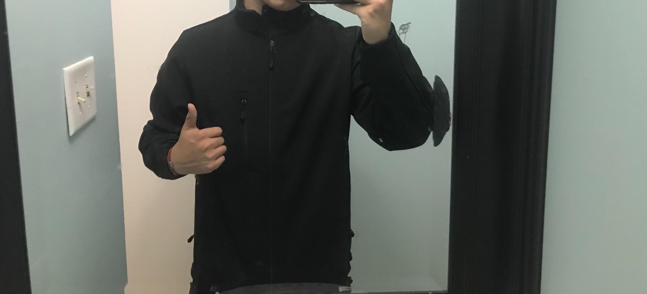 Amazon Essentials Men's Water-Resistant Softshell Jacket customer photo 1