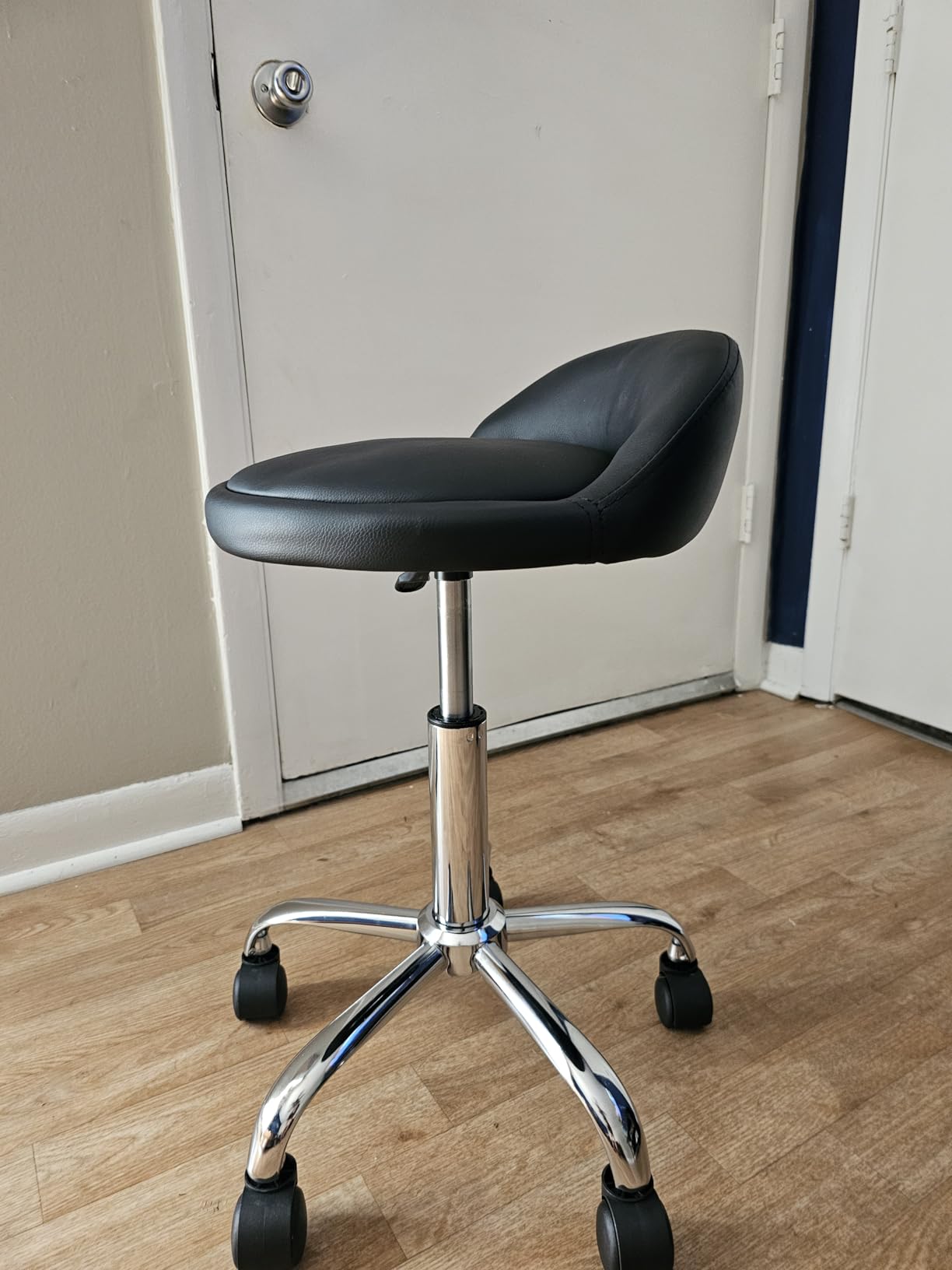 SUPER DEAL Adjustable Height Hydraulic Rolling Swivel Salon Stool Chair, Tattoo Facial Massage Spa Medical Stool with Backrest Wheels, Black customer photo 2