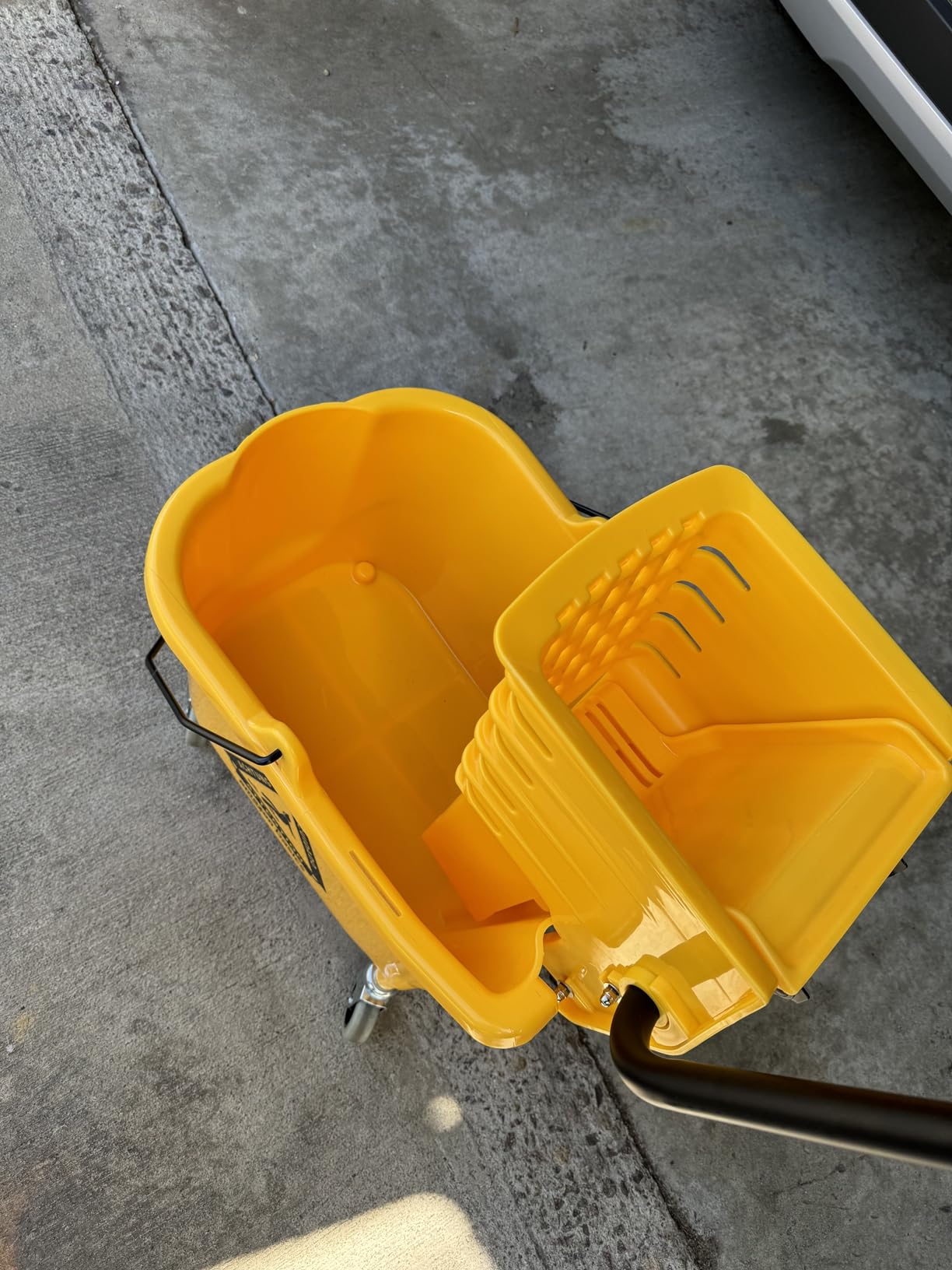 Amazon Basics Commercial Side Press Wringer Floor Cleaning Mop Bucket on Wheels, 35-Quart, Yellow customer photo 2