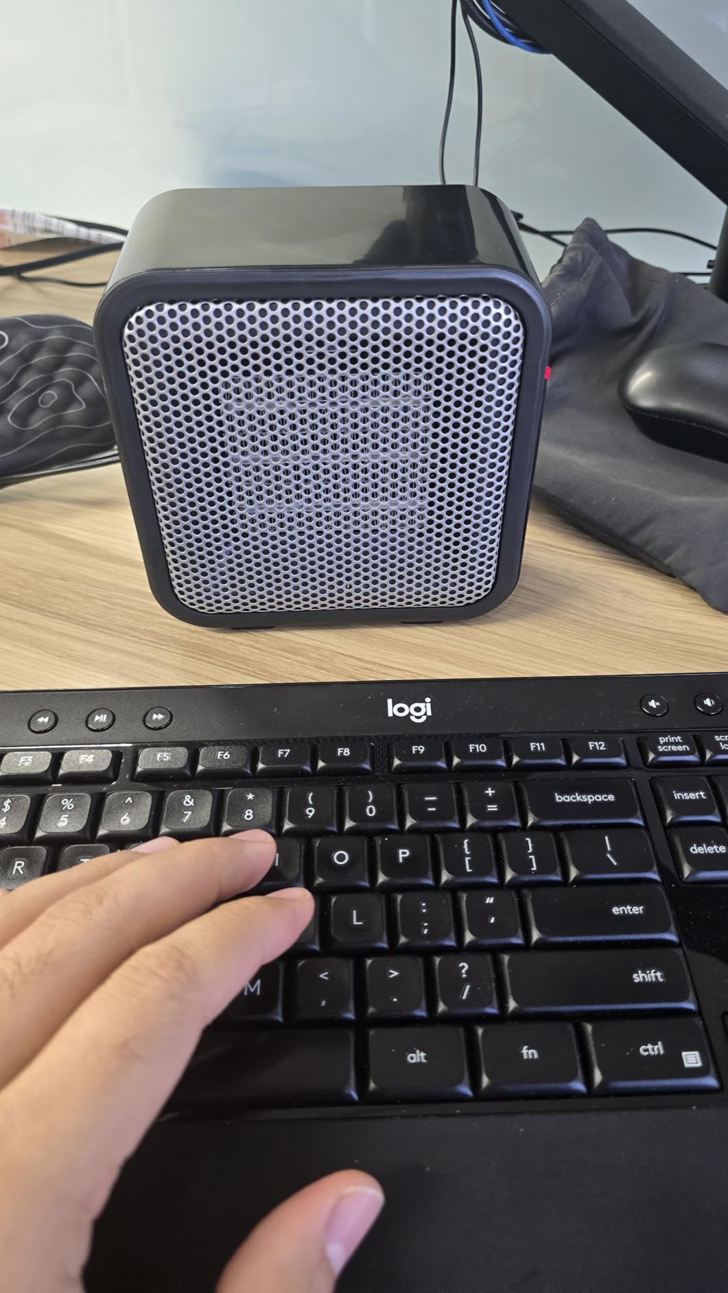 Amazon Basics Ceramic Portable Mini Space Heater for Office Desk, Indoor Use, Fast Heating, 500W, With Tip-Over Protection, Lightweight 1.4 lbs, Black, 5.87