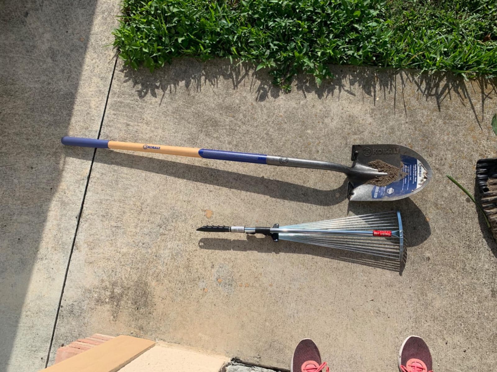TABOR TOOLS J16A Adjustable Metal Leaf Rake with Expandable Head 8-23