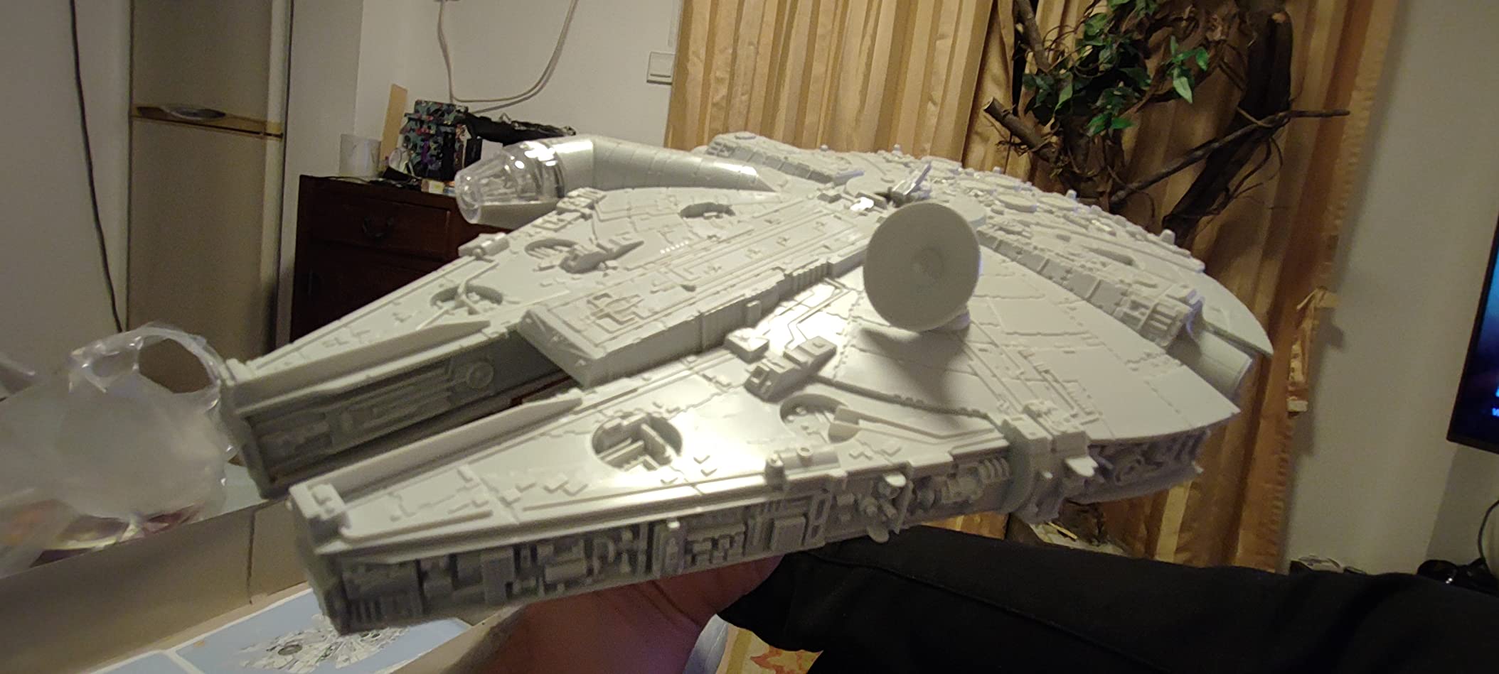 Revell 06718 Star Wars Millennium Falcon (Han Solo) 1:72 Scale Unbuilt/Unpainted Plastic Model Kit customer photo 2