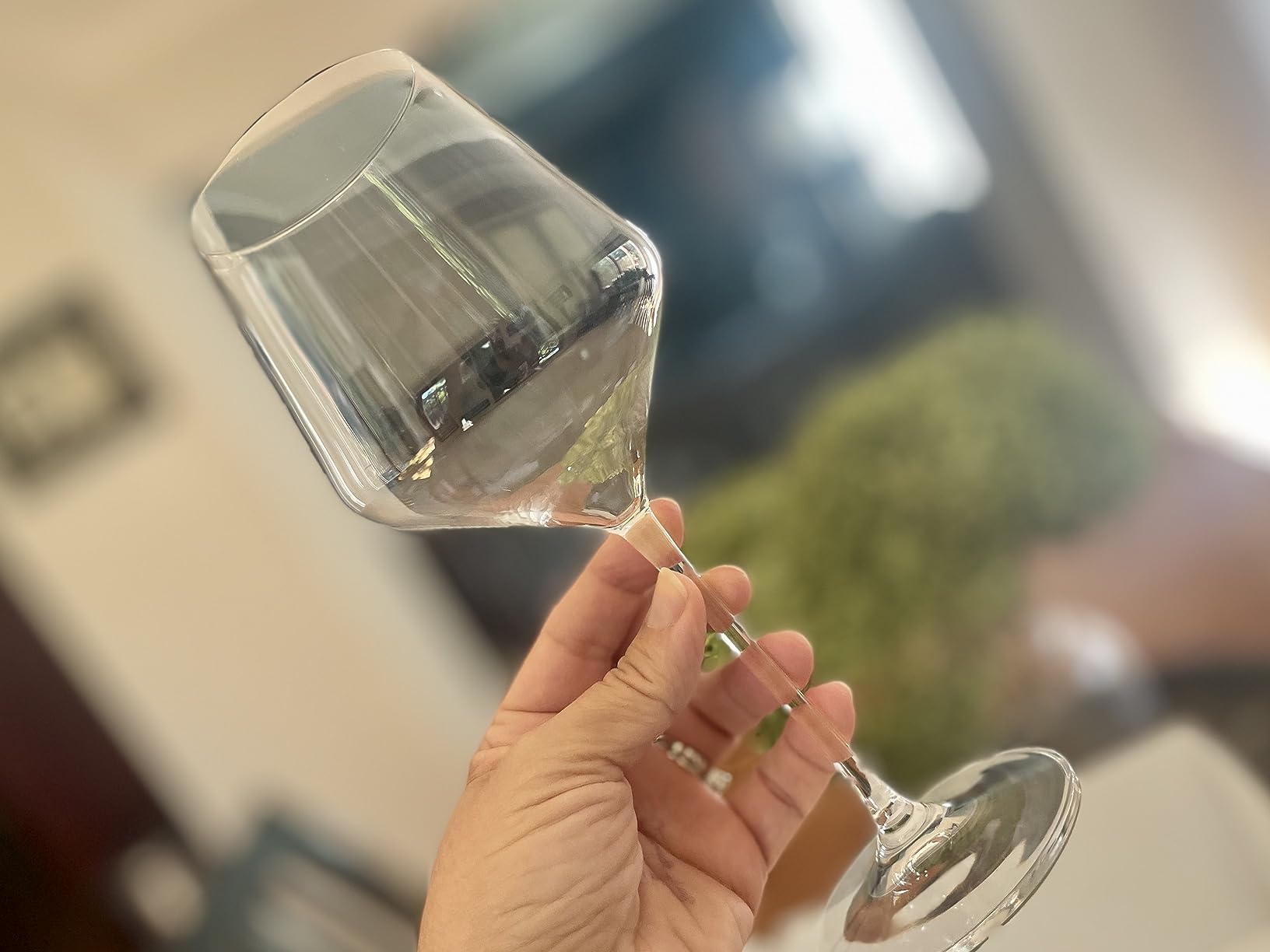 JoyJolt Layla Italian Red Wine Glasses, Set of 4, 17 oz Clear – Made in Europe customer photo 2