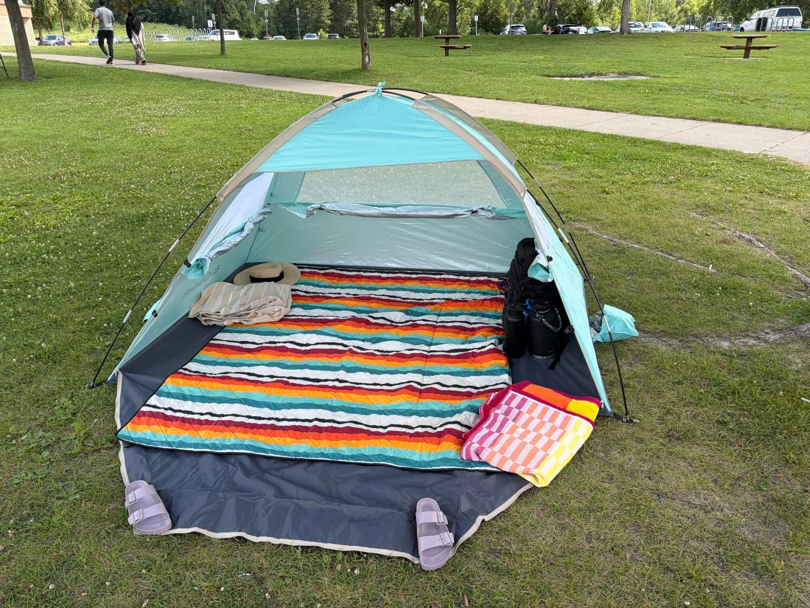 Gorich Beach Tent Sun Shelter for 3/4/6/8/10 Person with UPF 50＋ UV Protection, Lightweight & Easy Setup Beach Shade Canopy, Portable Beach Shade Tent Beach Cabana customer photo 1
