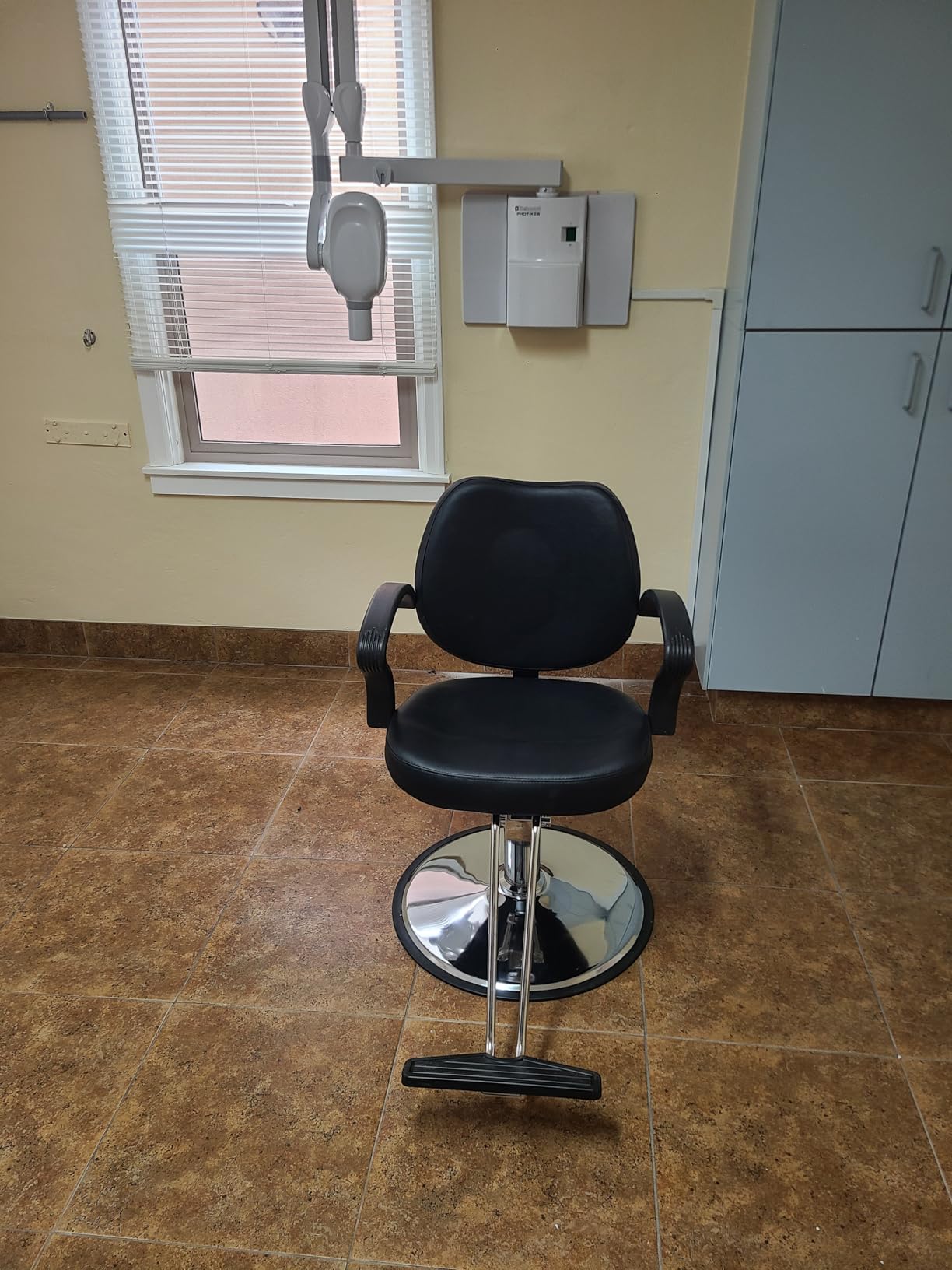 Classic Hydraulic Barber Chair Styling Chair Salon Beauty Spa Equipment … customer photo 1