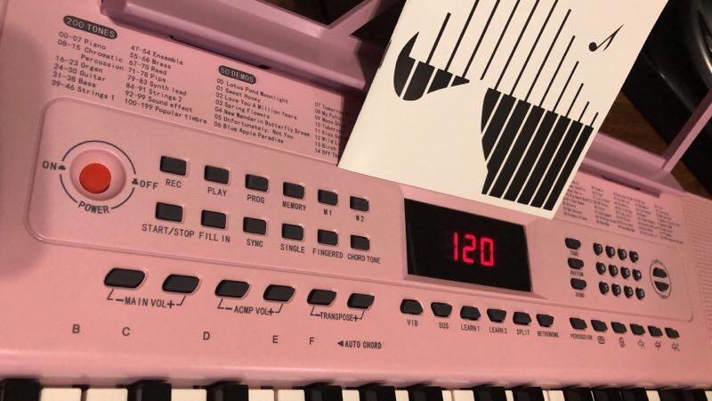 Vangoa VGK611 Electric Keyboard for Beginner, 61 Keys Portable Music Keyboard With Mini Lighted Keys, Electronic Piano for Kids, Boy, Girl, White customer photo 2