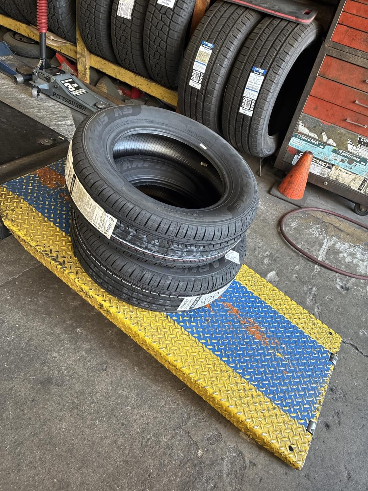 Starfire Solarus AS All-Season 205/65R16 95H Tire customer photo 2