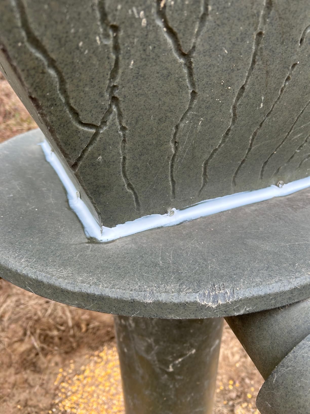 Banks Outdoors Gravity Fed Post Mounted Weatherproof Feed Bank Deer and Game Hunting Feeder with 150 Pound Capacity, Green customer photo 2