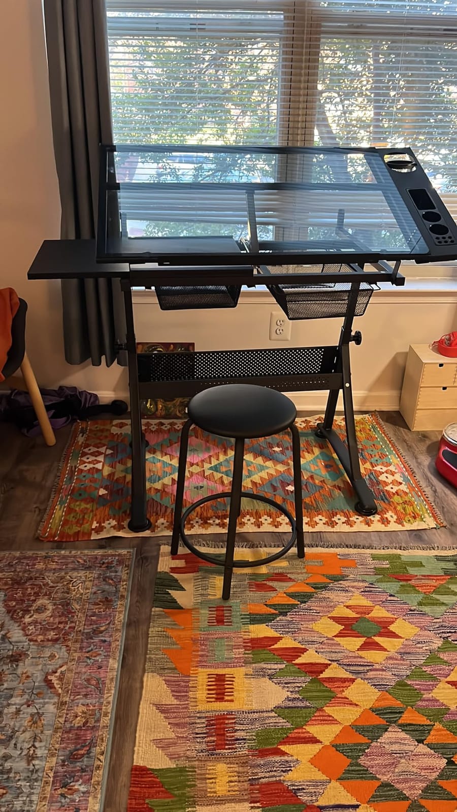 Yaheetech Adjustable Drafting Table & Stool, Tilting Glass Art Desk, Black customer photo 1