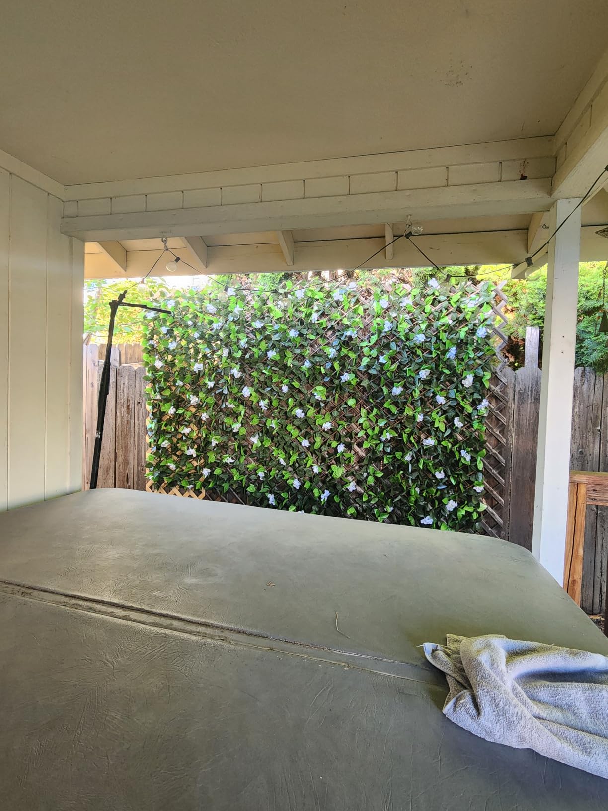 Expandable Fence Privacy Screen for Balcony Patio Outdoor,Decorative Faux Ivy Fencing Panel,Artificial Hedges (Single Sided Leaves)…… customer photo 1