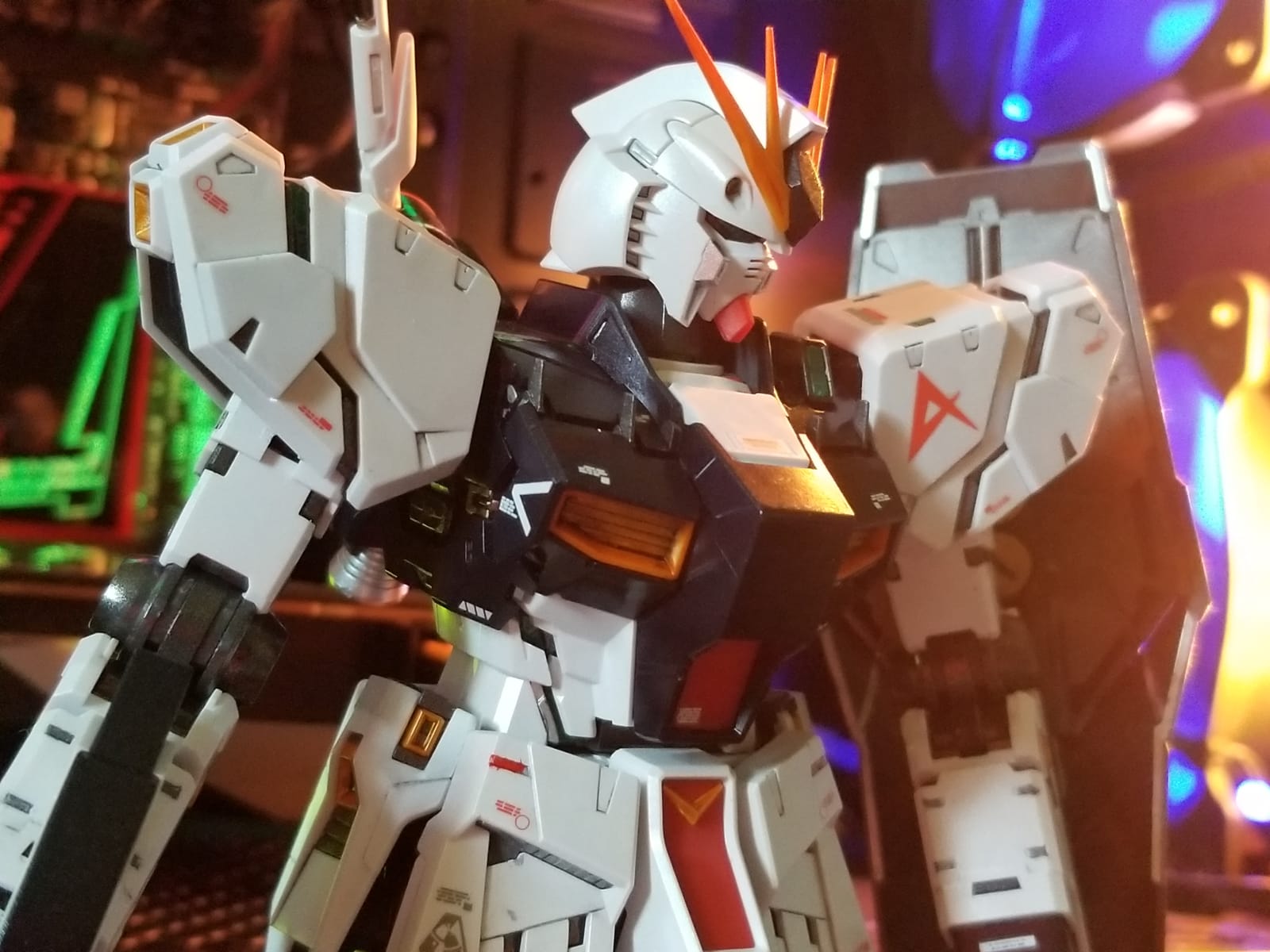 Bandai 5055454 Rx-93 Nu Gundam (Ver. Ka) MG Model Kit, from Char'S Counterattack,White/Black customer photo 2