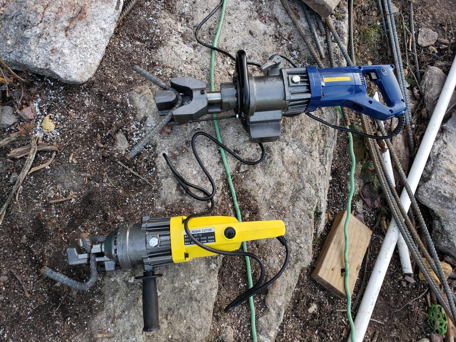 Happybuy Electric Hydraulic Rebar Bender,900W Portable Electric Rebar Bender,Bending up to 5/8 Inch #5 4-16mm Rebar Bending Angle 0-90 Degrees,110V,with Positioning Bolt(900W RB-16) customer photo 1