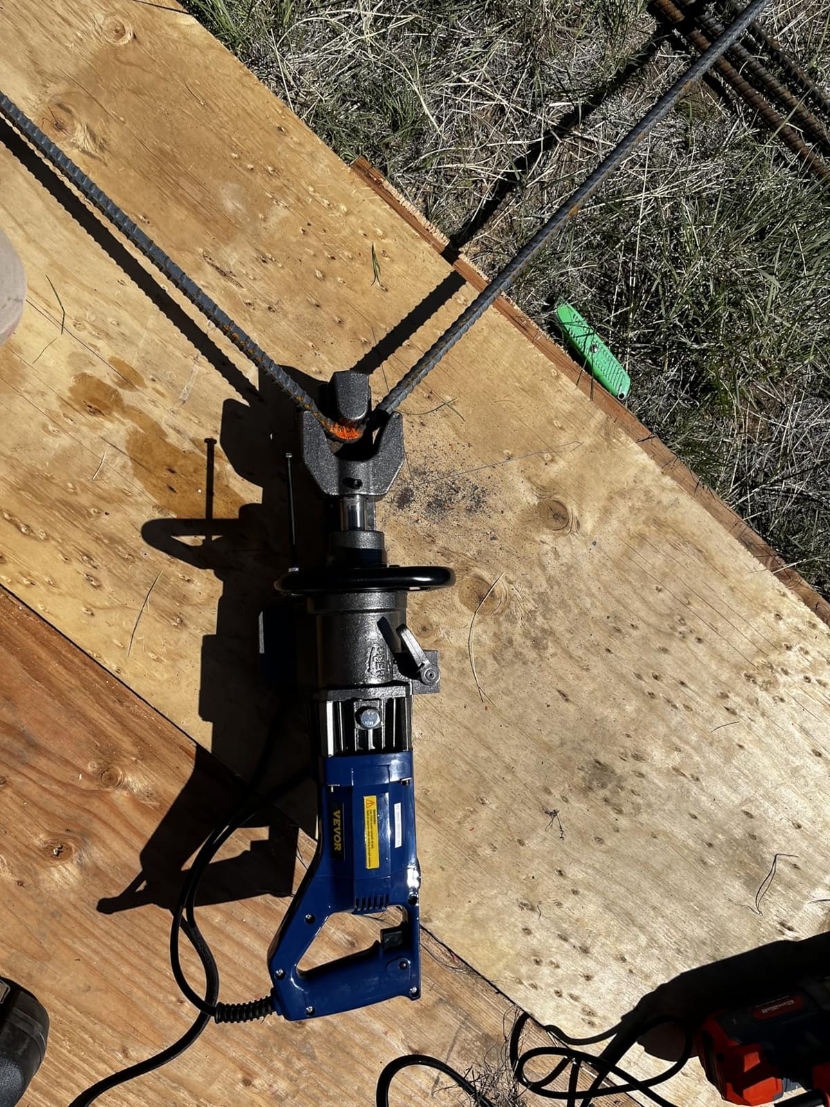 Happybuy Electric Hydraulic Rebar Bender,900W Portable Electric Rebar Bender,Bending up to 5/8 Inch #5 4-16mm Rebar Bending Angle 0-90 Degrees,110V,with Positioning Bolt(900W RB-16) customer photo 2