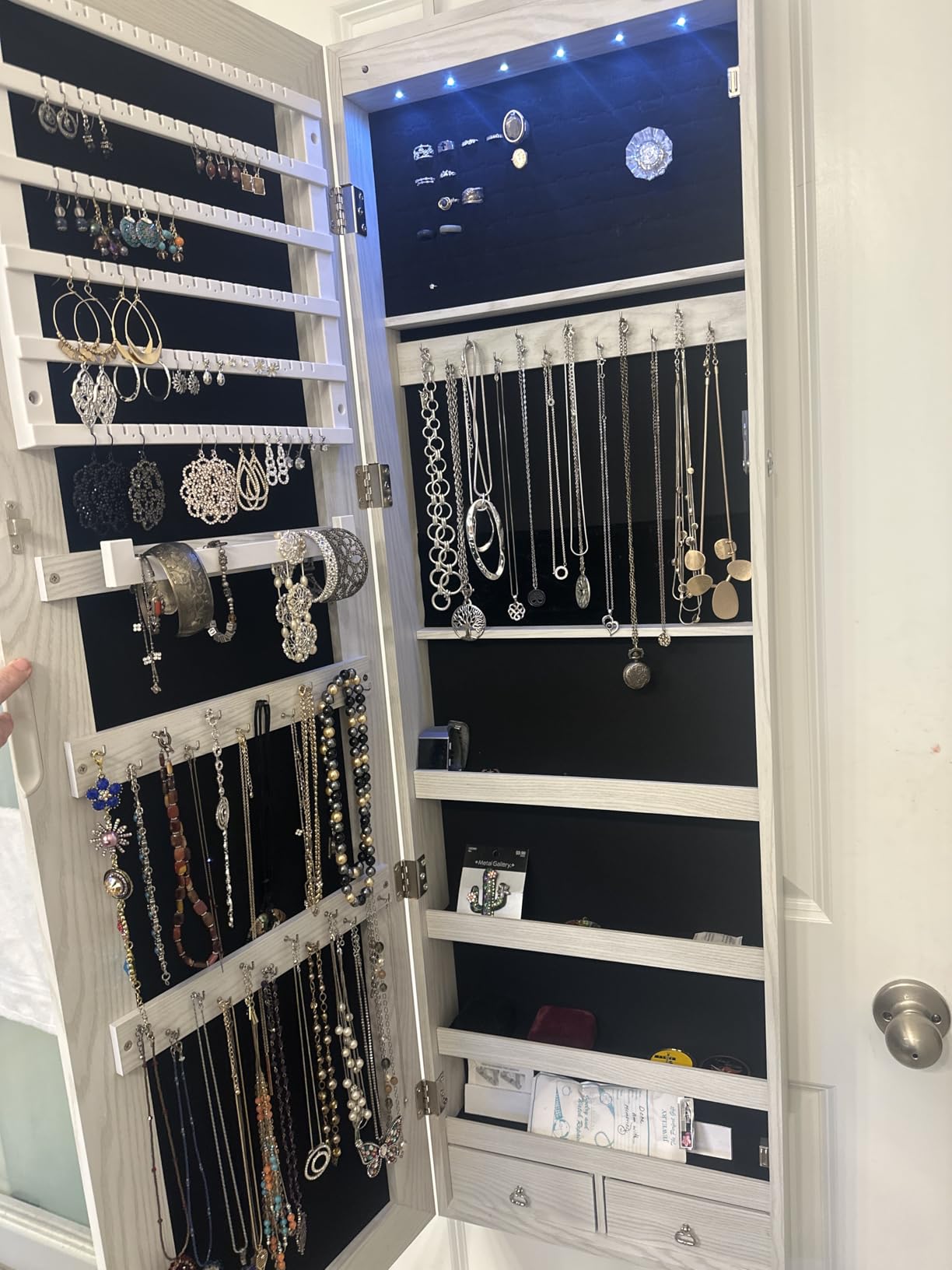 GISSAR Full Length Mirror Jewelry Cabinet, 6 LEDs Jewelry Armoire Wall Mounted Over The Door Hanging, Jewelry Organizer Storage with Lights Lockable White customer photo 2