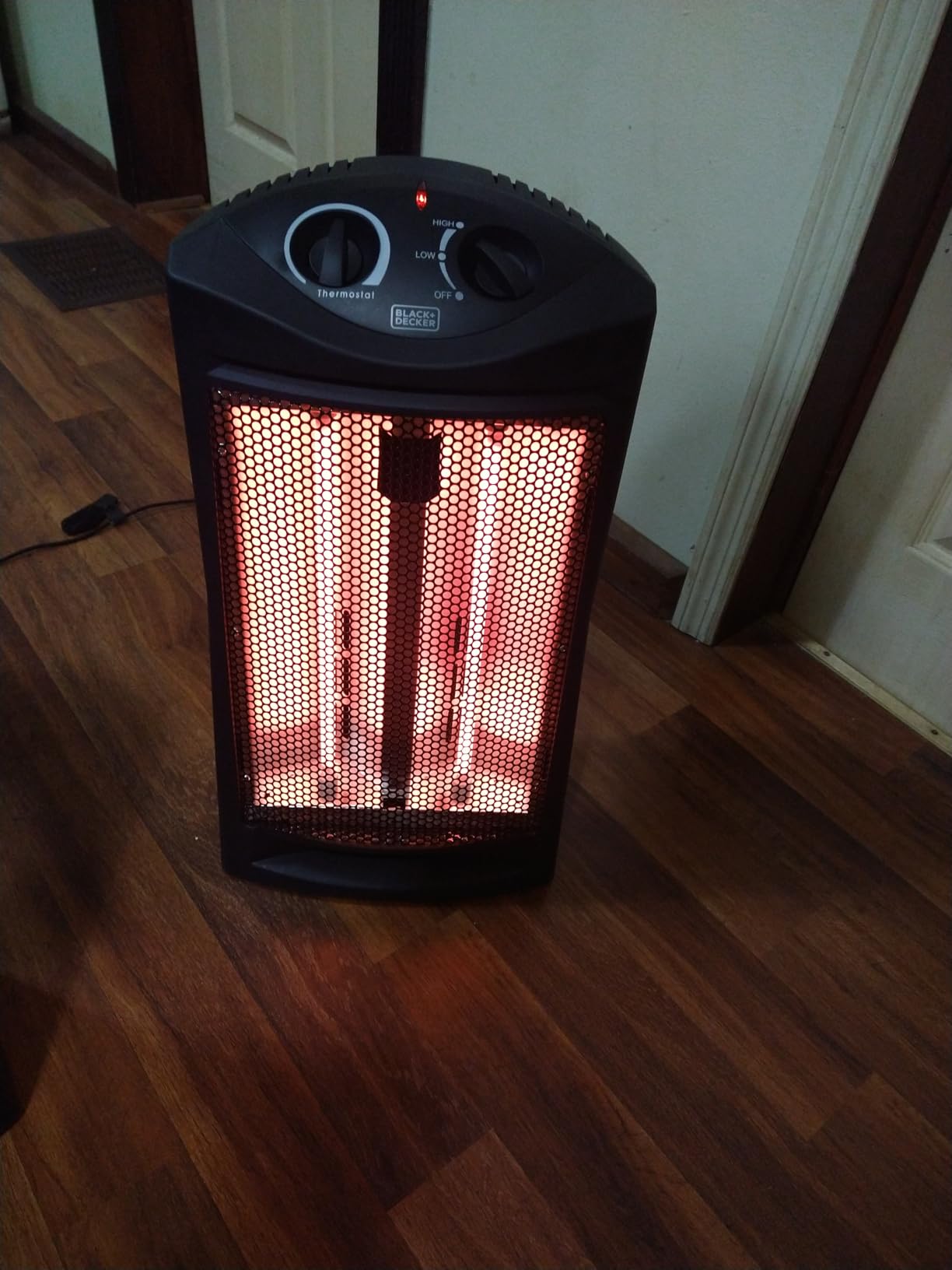 BLACK+DECKER Infrared Radiant Quartz Tower Heater, BHTI06, Black customer photo 1