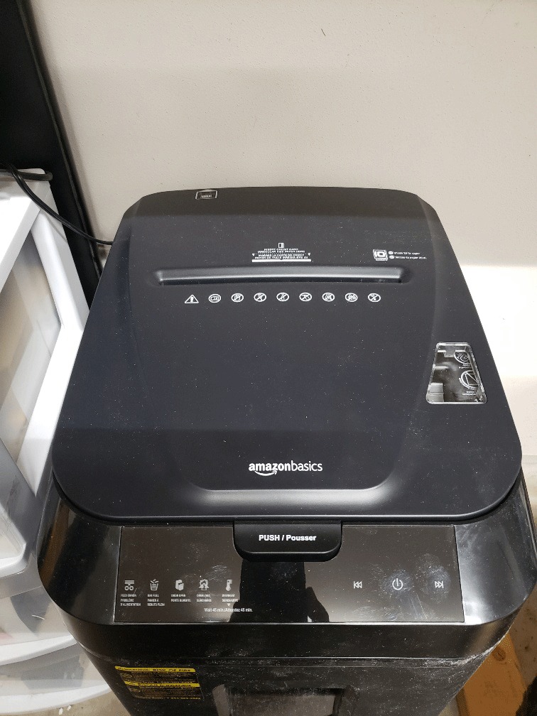 Amazon Basics 150-Sheet Autofeed Micro-Cut Paper and Credit Card Shredder, High Security Level P-4 with 8.5-Gallon Bin, 60-Minute Continuous Run Time, Black customer photo 2