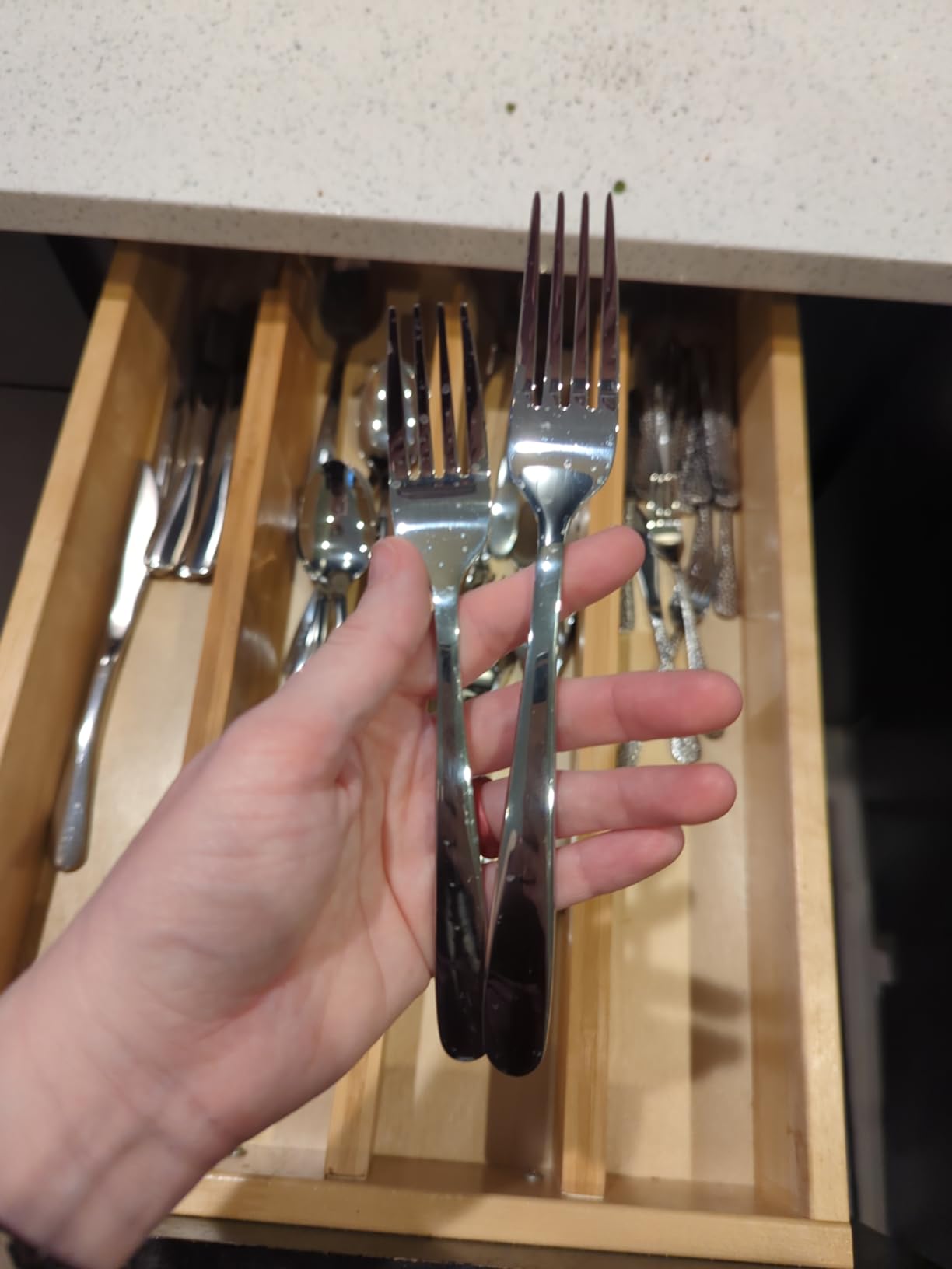 HaWare Heavy Duty Silverware Set, 40-Piece Stainless Steel Flatware Cutlery for 8, Modern & Elegant Design Includes Knives/Forks/Spoons, Mirror Polished and Dishwasher Safe customer photo 2