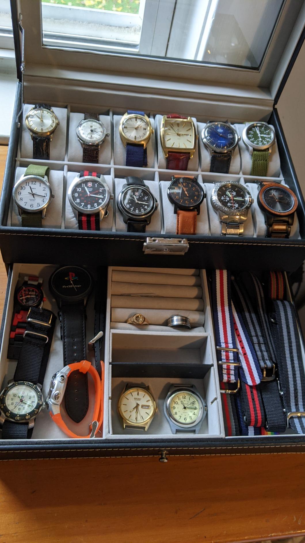 Ogrmar 12 Slot PU Leather Lockable Watch Storage Box for Men & Women Black customer photo 1