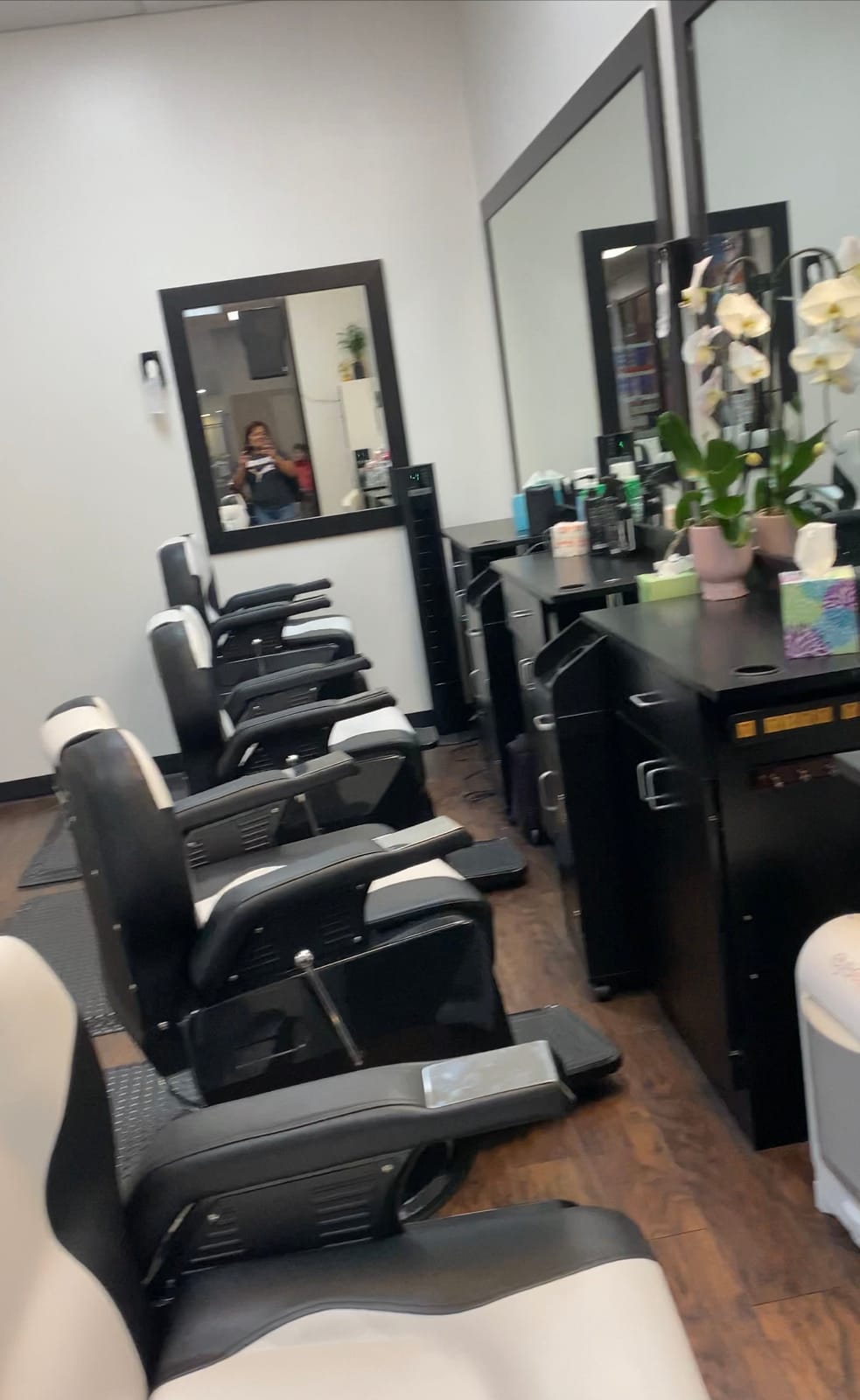 BarberPub Hydraulic Reclining Barber Chair Styling Chair 2688 (Black) customer photo 1