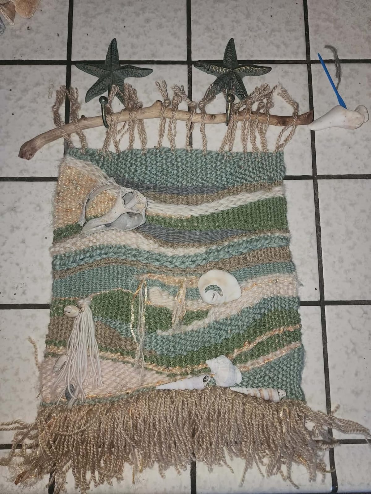 Melissa & Doug Wooden Multi-Craft Weaving Loom: Extra-Large Frame (22.75 x 16.5 inches) customer photo 2