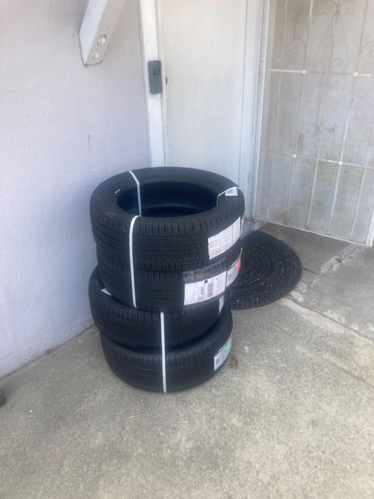 Pirelli P Zero All Season 215/55R17 94V Performance Tire customer photo 1