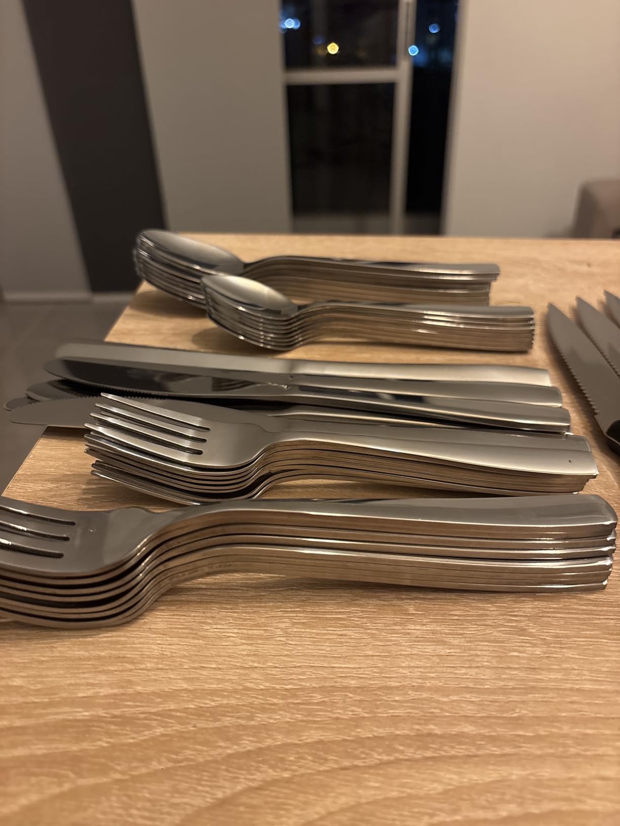 HIWARE 48-Piece Silverware Set with Steak Knives for 8, 18/8 Stainless Steel Flatware Cutlery Set For Home Kitchen Restaurant Hotel, Kitchen Utensils Set, Mirror Polished, Dishwasher Safe customer photo 2