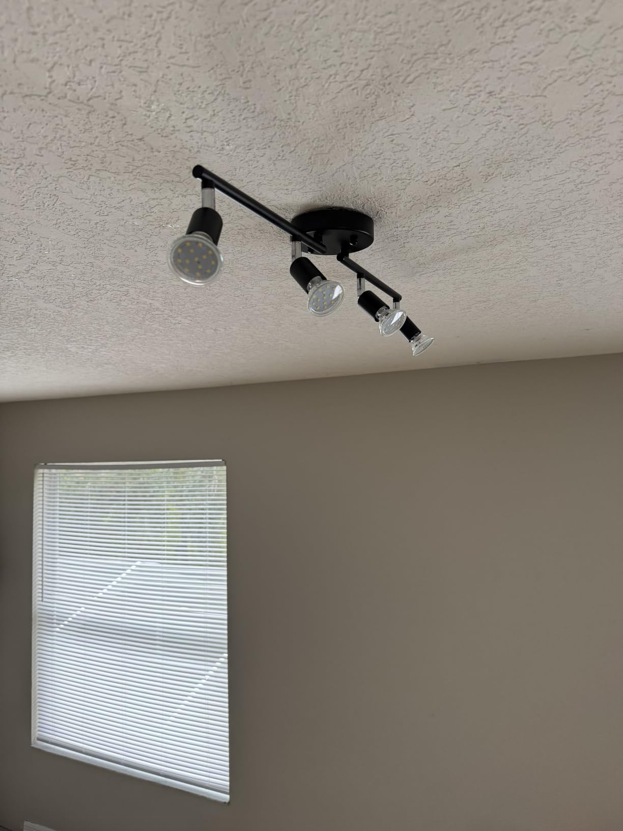 Unicozin LED 4 Light Track Lighting Kit, 24.8'' Matt Nickel 4 Way Ceiling Spot Lighting, Flexibly Rotatable Head, Modern Track Light Included 4 x LED GU10 Bulb (4W, Daylight White 5000K, 400LM) customer photo 1