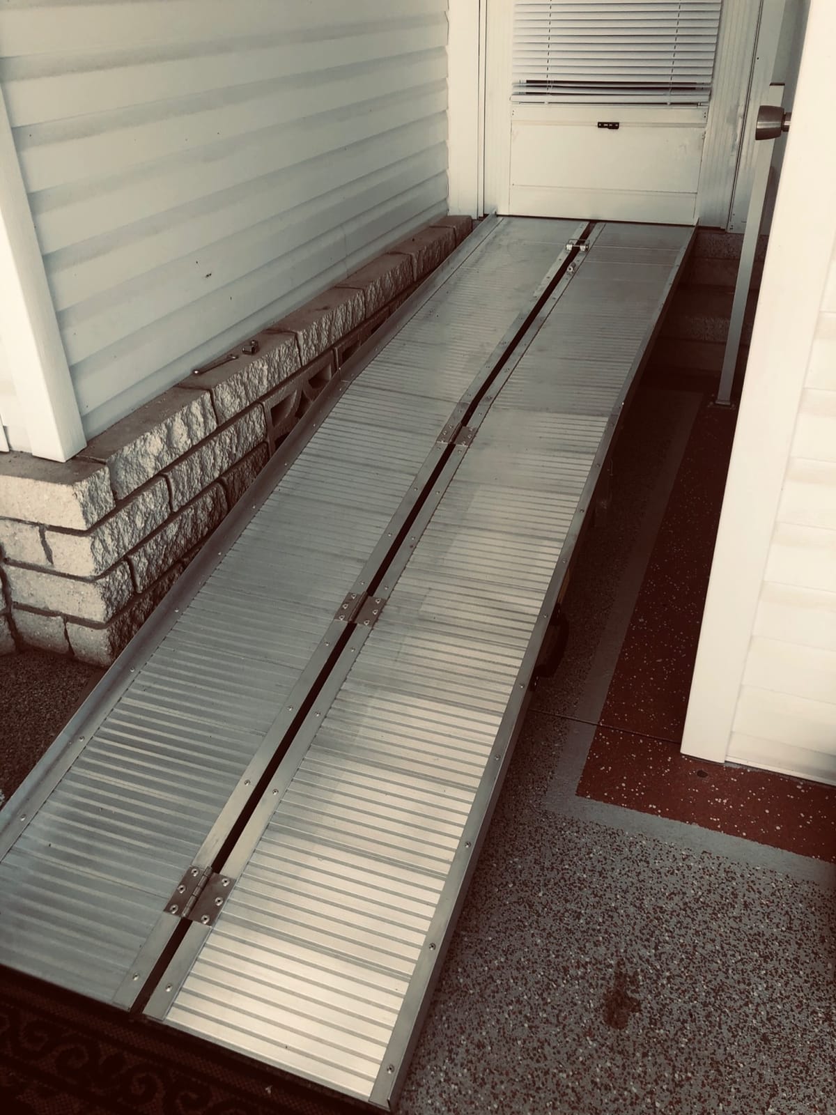 HOMCOM Wheelchair Ramp 5FT, Foldable Aluminum Handle, 600lbs Capacity customer photo 1