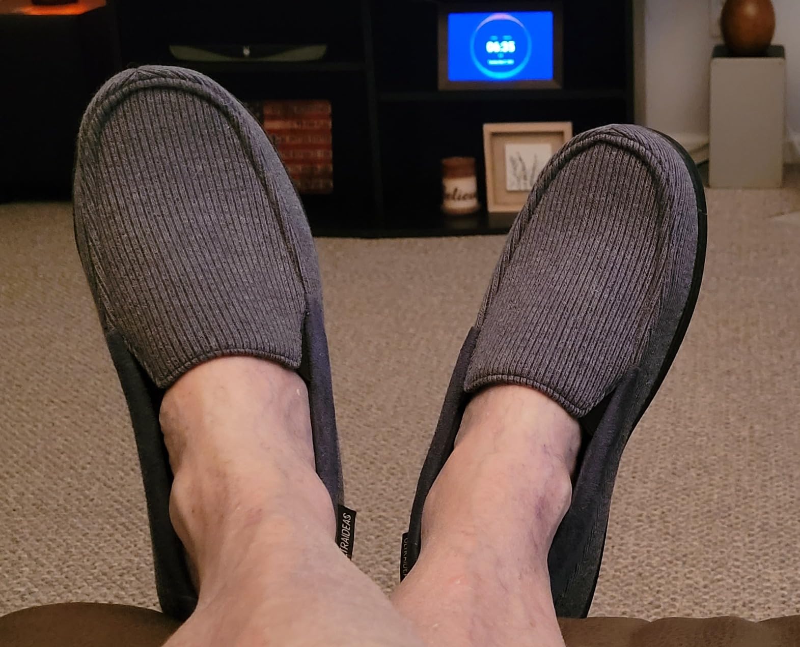ULTRAIDEAS Men's Breathable Moc Slippers Memory Foam customer photo 1