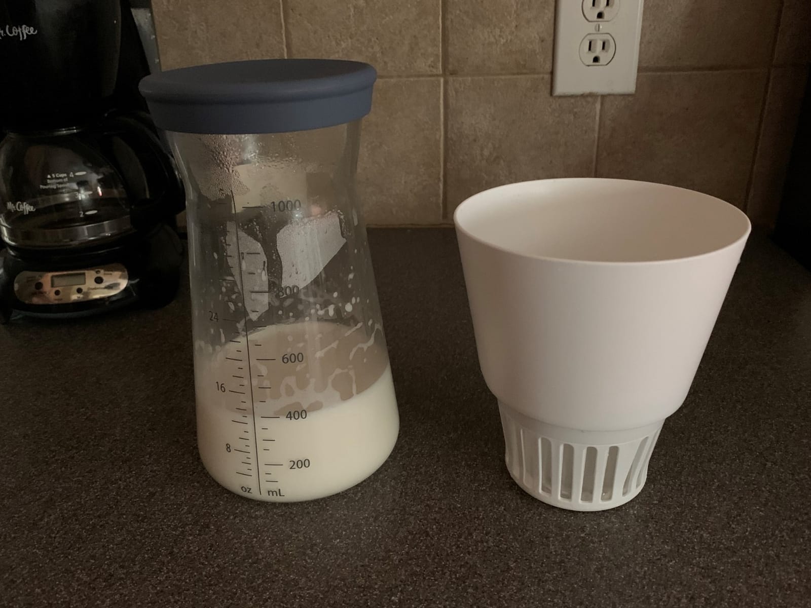 Chef’n Nut Milk Maker with Glass Carafe – Make Homemade Almond, Oat, Hazelnut, Soy, Coconut Milk – Includes Mesh Filter, Spill-Proof Lid, Recipe Book – Easy to Use, Dishwasher Friendly customer photo 2