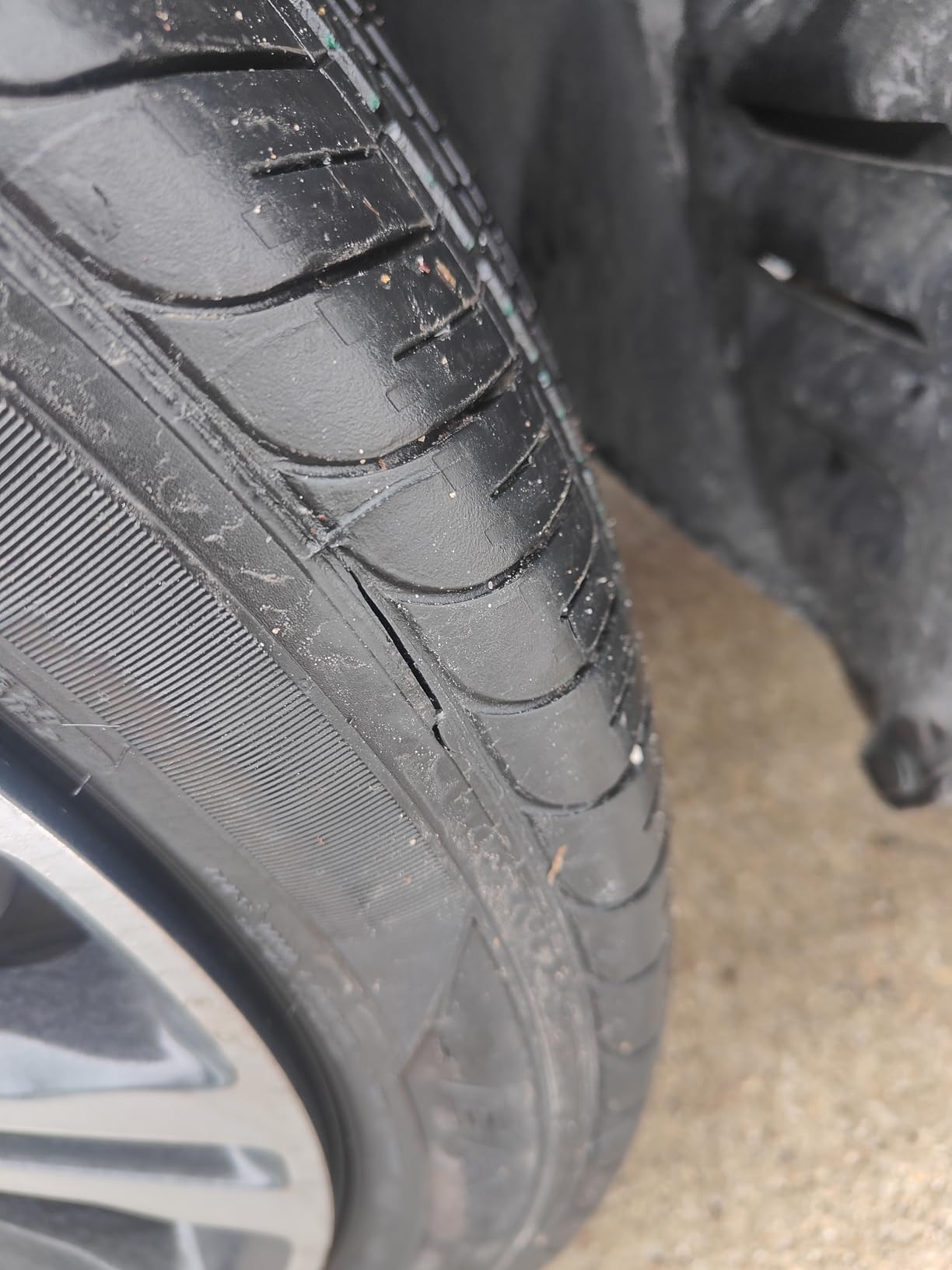 Goodyear Eagle Touring All-Season 235/55R20 102 V Tire customer photo 1