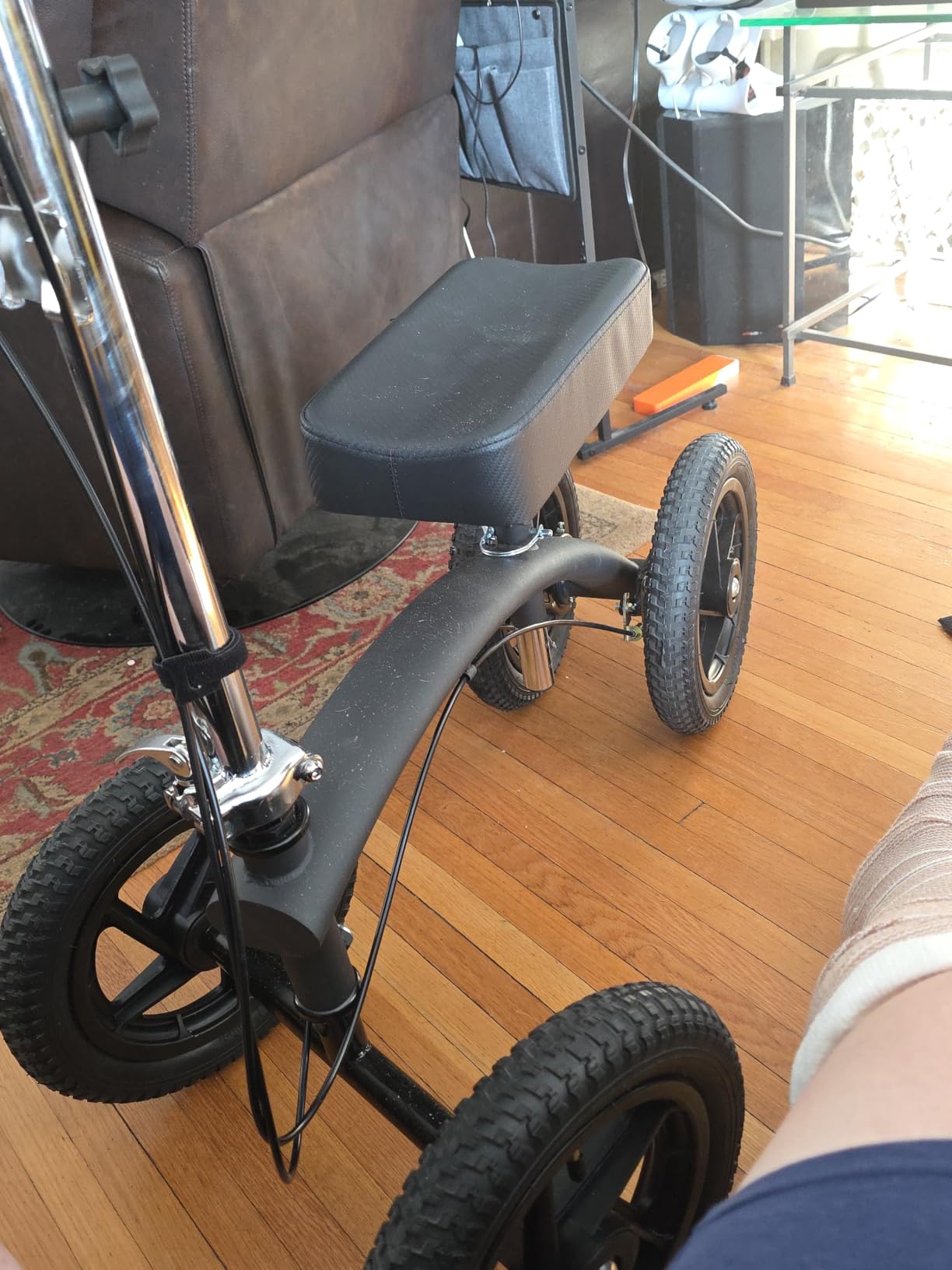 BodyMed All-Terrain Knee Walker, Steerable for Foot Injuries - Heavy-Duty, Adjustable Scooter with Dual Brakes & Metal Basket - Better Alternative to Crutches for Leg Recovery customer photo 2