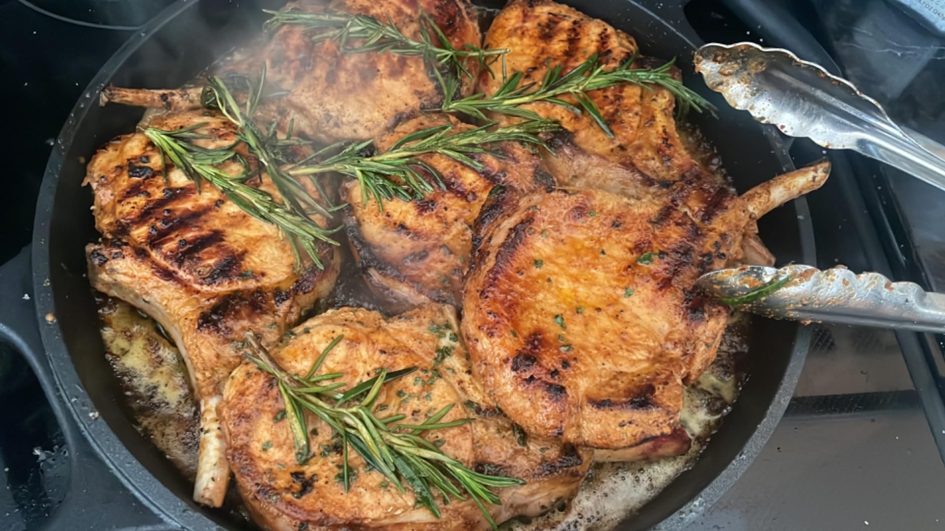S·KITCHN Grill Pan with Folding Handle, Nonstick Grilling Pan for Stove Tops, Induction Compatible Square BBQ Pan with Pour Spouts - 11 in customer photo 2