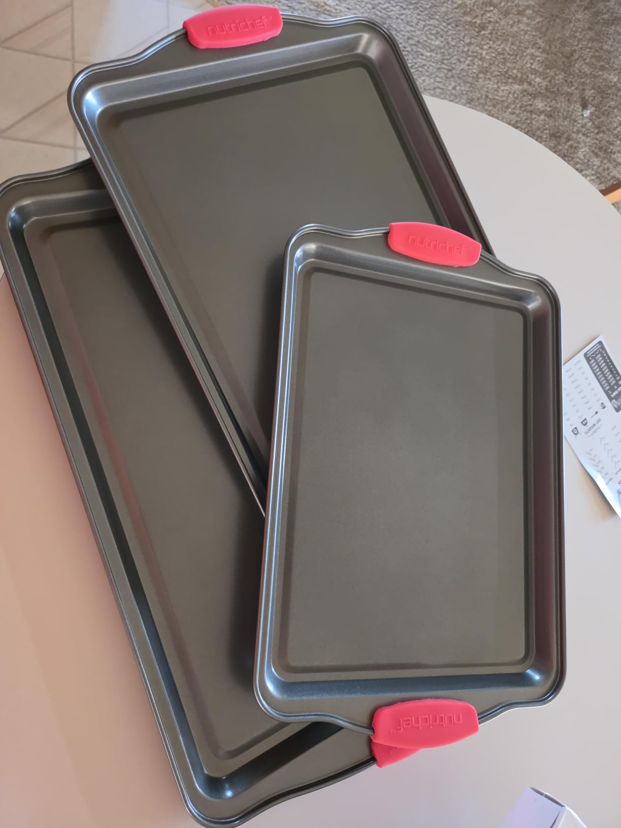 NutriChef 3‑Piece Nonstick Cookie Sheets – Carbon Steel Baking Sheet Set with Non Stick Coating & Red Silicone Handles – Oven Pans for Family Baking customer photo 1
