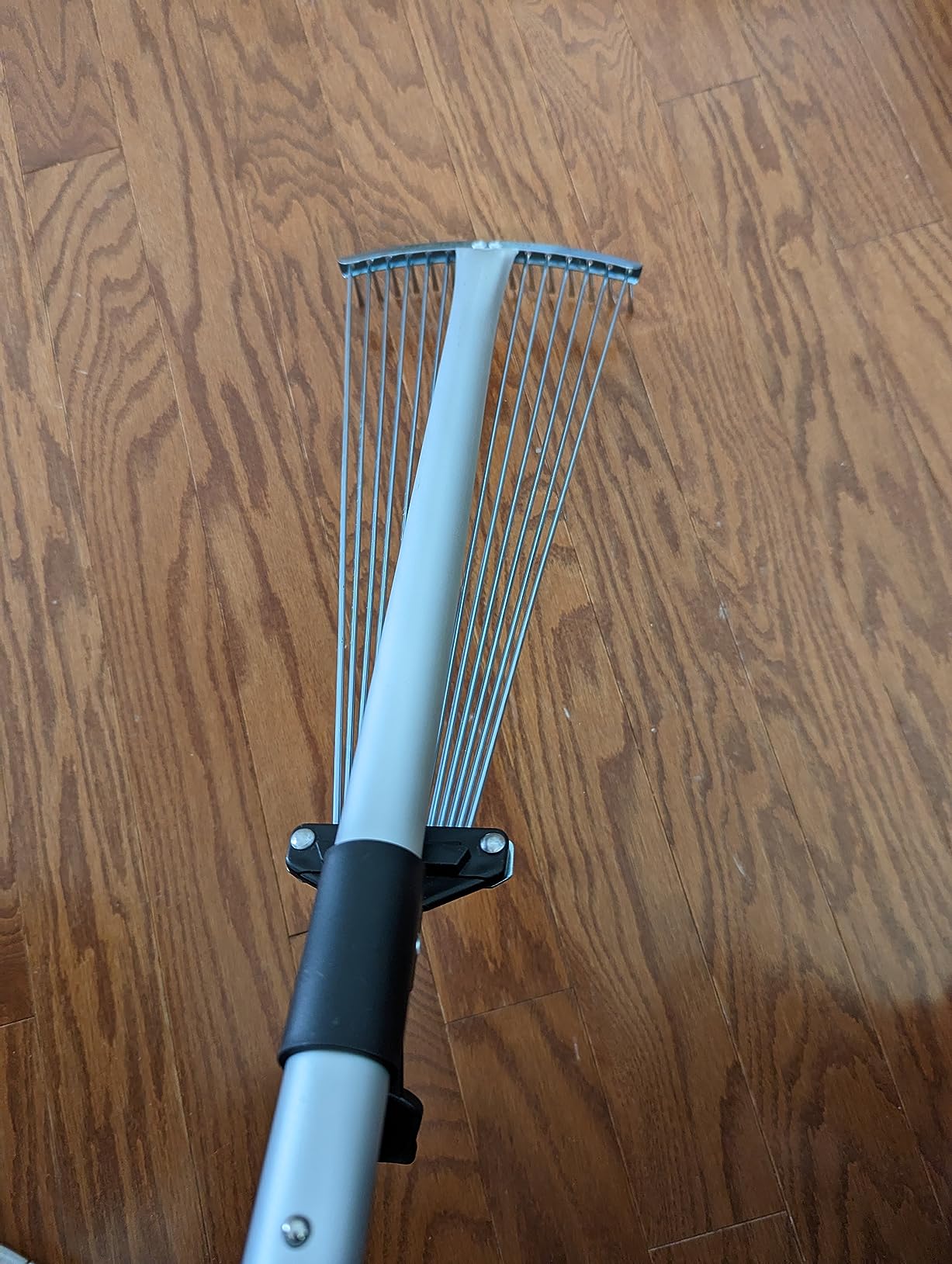 Buyplus Adjustable Garden Leaf Rake - 24 to 63 Inch Telescopic Metal Expandable Folding Leaves Rake, Metal Rake for Leaves, Yard Rakes for Lawn Yard, Flowers Beds, Black customer photo 2