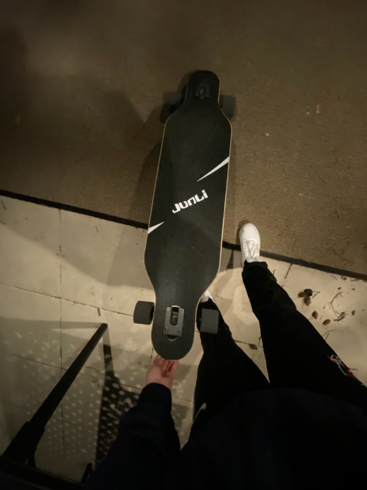Junli 41 Inch Freeride Skateboard Longboard - Complete Skateboard Cruiser for Cruising, Carving, Free-Style and Downhill customer photo 1