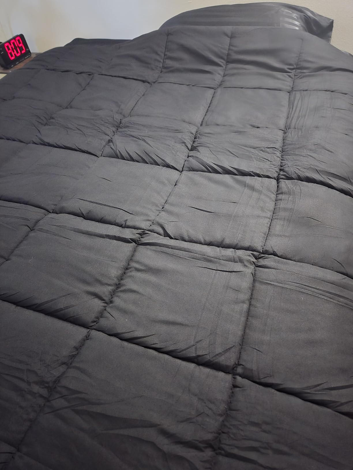 HYLEORY All Season King Size Bed Comforter - Cooling Down Alternative Quilted Duvet Insert with Corner Tabs - Winter Warm - Machine Washable - Dark Grey customer photo 2