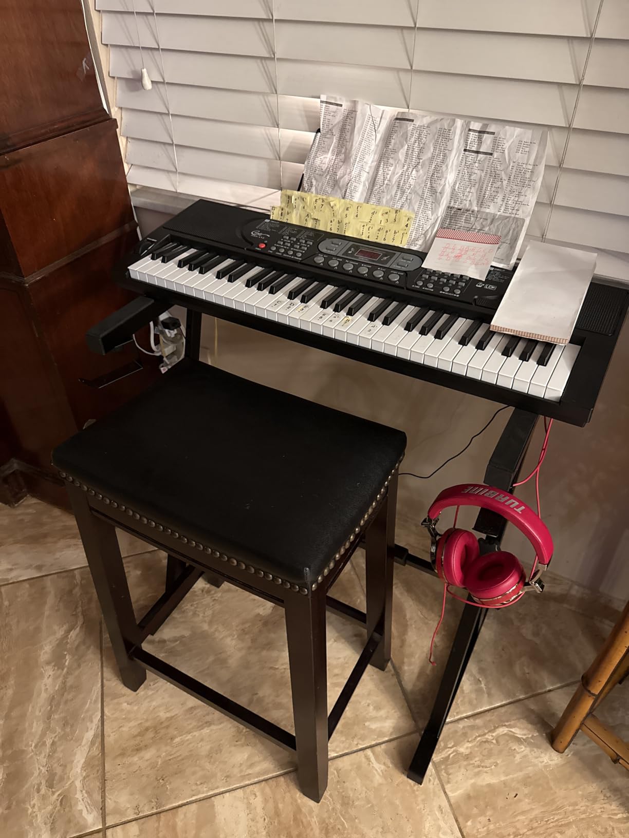 Keyboard Piano Lighted Keys for Beginner Adults Teens Kids, 61 Key Electronic Music Keyboard with Teaching Modes Powered by USB or Battery with LCD Display Microphone Headphone Jack customer photo 2