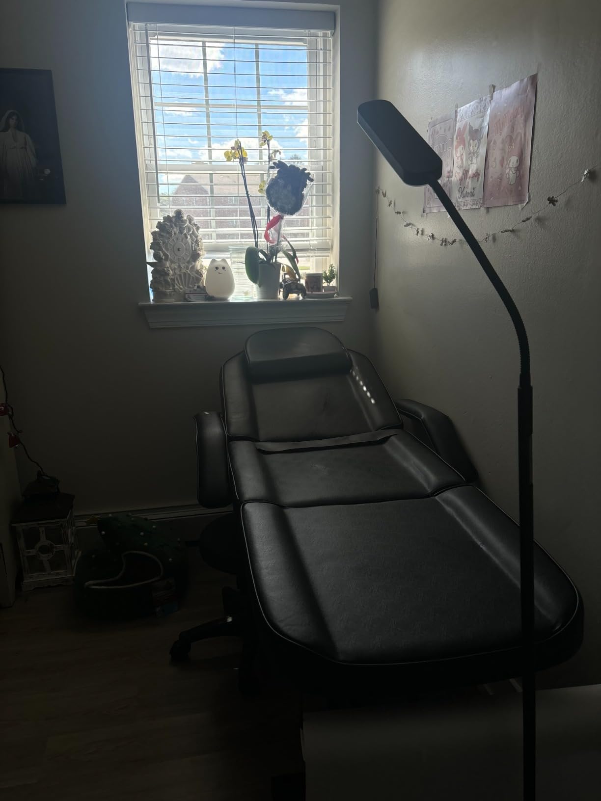OmySalon Massage Salon Tattoo Chair Esthetician Bed with Hydraulic Stool,Multi-Purpose 3-Section Facial Bed Table, Adjustable Beauty Barber Spa Beauty Equipment, Black customer photo 1