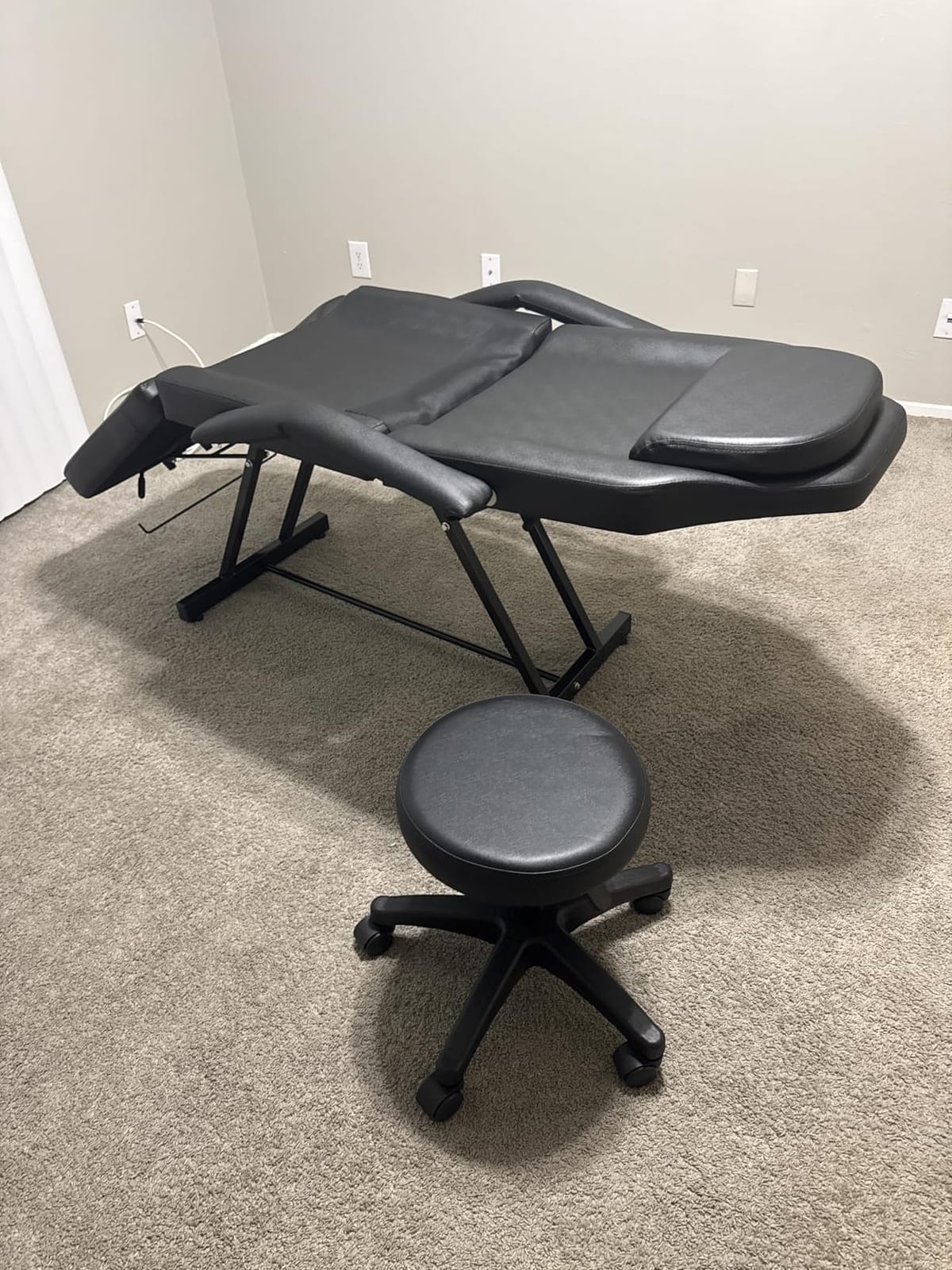OmySalon Massage Salon Tattoo Chair Esthetician Bed with Hydraulic Stool,Multi-Purpose 3-Section Facial Bed Table, Adjustable Beauty Barber Spa Beauty Equipment, Black customer photo 2
