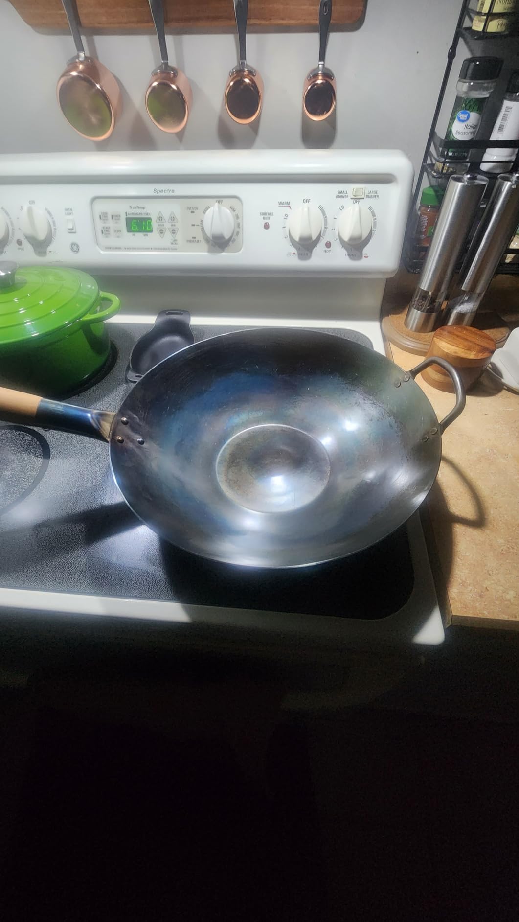 Craft Wok Flat Hand Hammered Carbon Steel Pow Wok with Wooden and Steel Helper Handle (14 Inch, Flat Bottom) / 731W316 customer photo 2