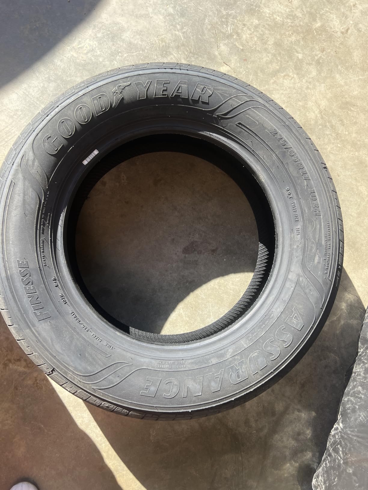 Goodyear Assurance Finesse All-Season 225/65R17 SL 102 H Tire customer photo 2
