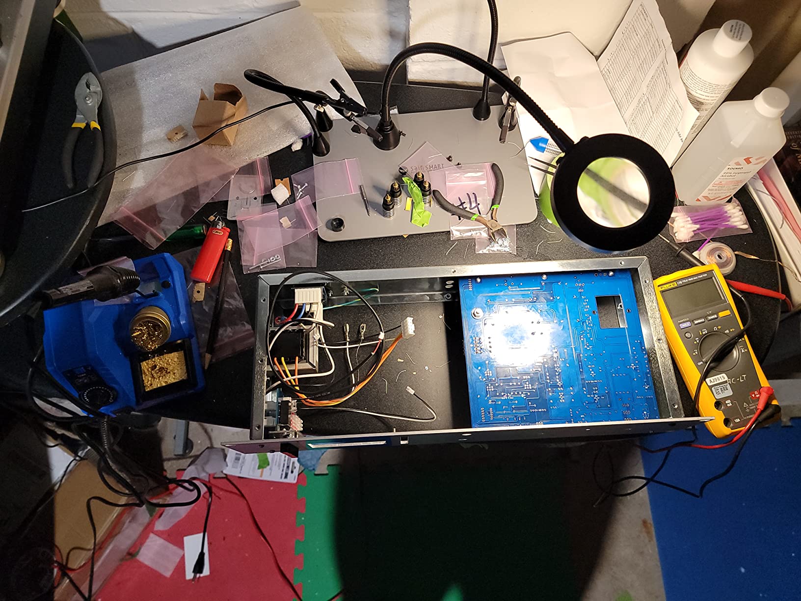 SainSmart Magnetic Helping Hands Soldering Station with an 11.1 x 7.1 Inch Larger Base, 5X LED Magnifying Lamp, 4 PCB Circuit Board Holder & 4 Flexible Magnetic Helping Hands customer photo 2